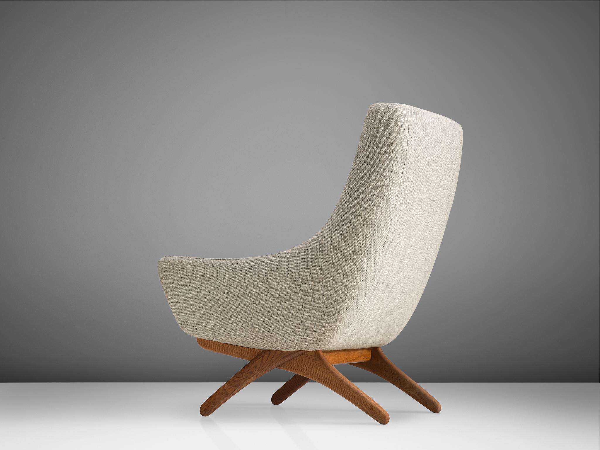 Mid-20th Century Illum Wikkelsø Lounge Chair in Blue Upholstery and Oak  For Sale