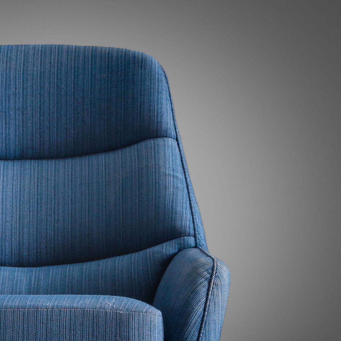 Sillón Illum Wikkelsø tapizado azul mediados del siglo XX en venta
