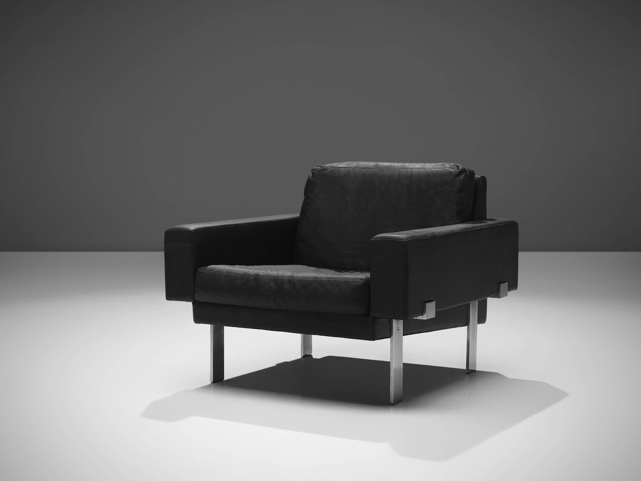Illum Wikkelsø by Mikael Laursen, armchair model ML 230, steel, Denmark, 1960s

This set is executed in with thick black leather and steel. The seat and back are smoothly upholstered and complement the steel frame wonderfully. The straight flat
