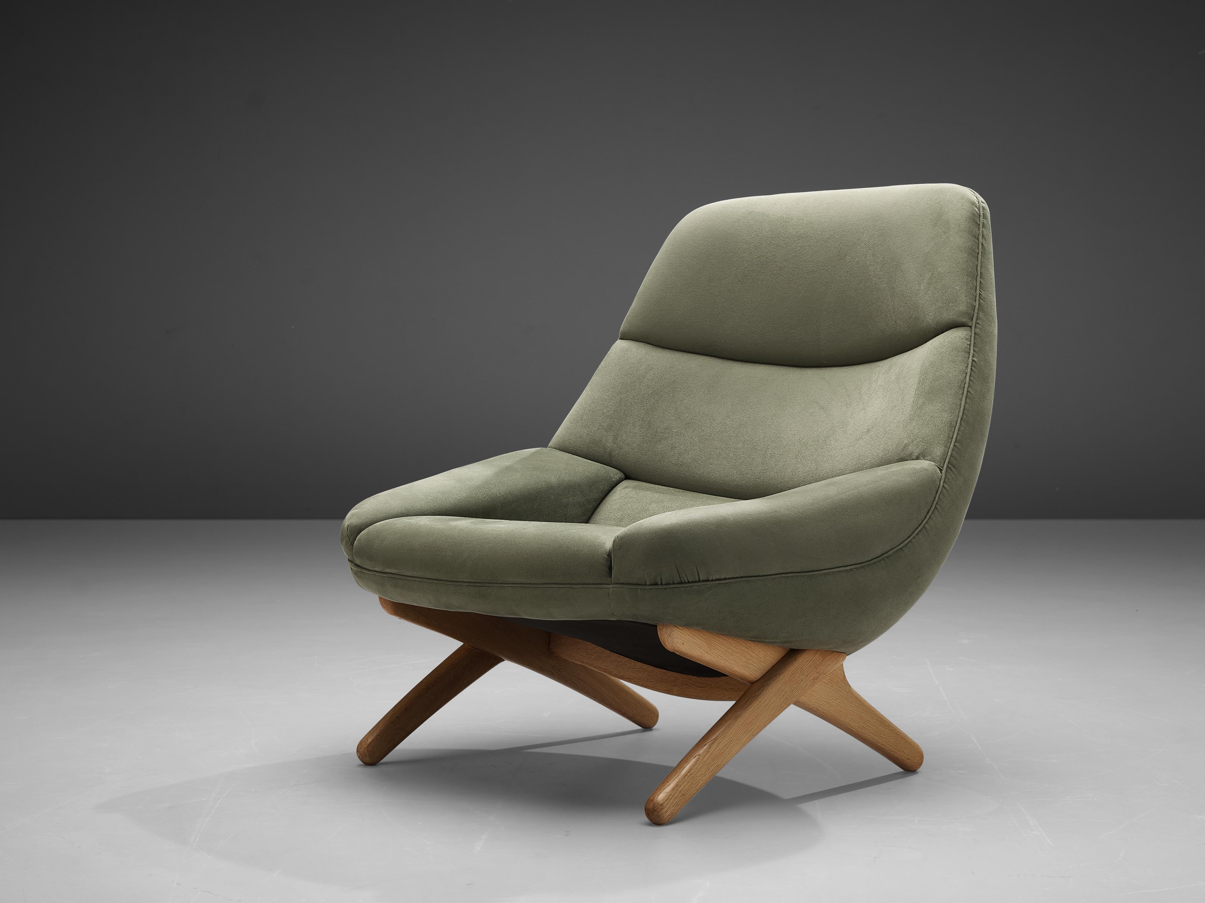 Illum Wikkelsø A. Mikael Laursen, lounge chair model ML91, original fabric, wood, Denmark, 1950s

Comfortable lounge chair by Danish designer Illum Wikkelsø. Currently upholstered in a soft green velour upholstery that enhances the round shape of