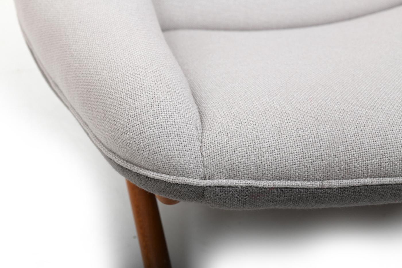 Illum Wikkelsø Lounge Chair Model 'ML91' 1950s / New Upholstered ! en vente 4