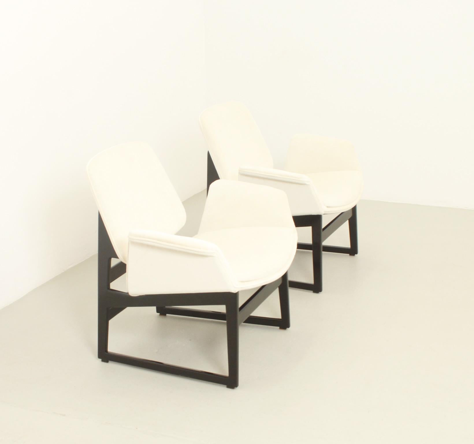 Scandinavian Modern Illum Wikkelsø Lounge Chairs for Arflex, Italy, 1960 For Sale