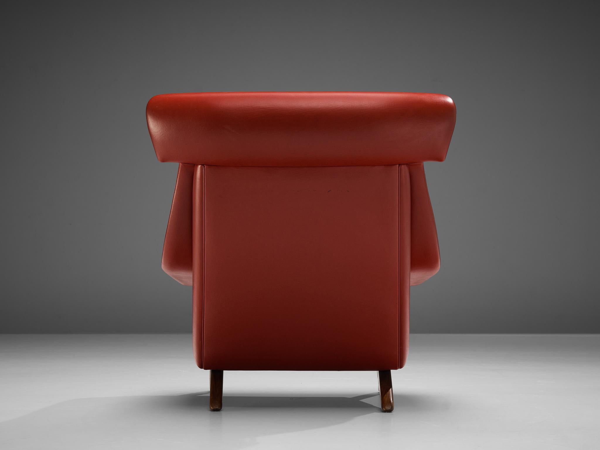 Illum Wikkelsø Lounge Chair in Red Upholstery and Mahogany  For Sale 1