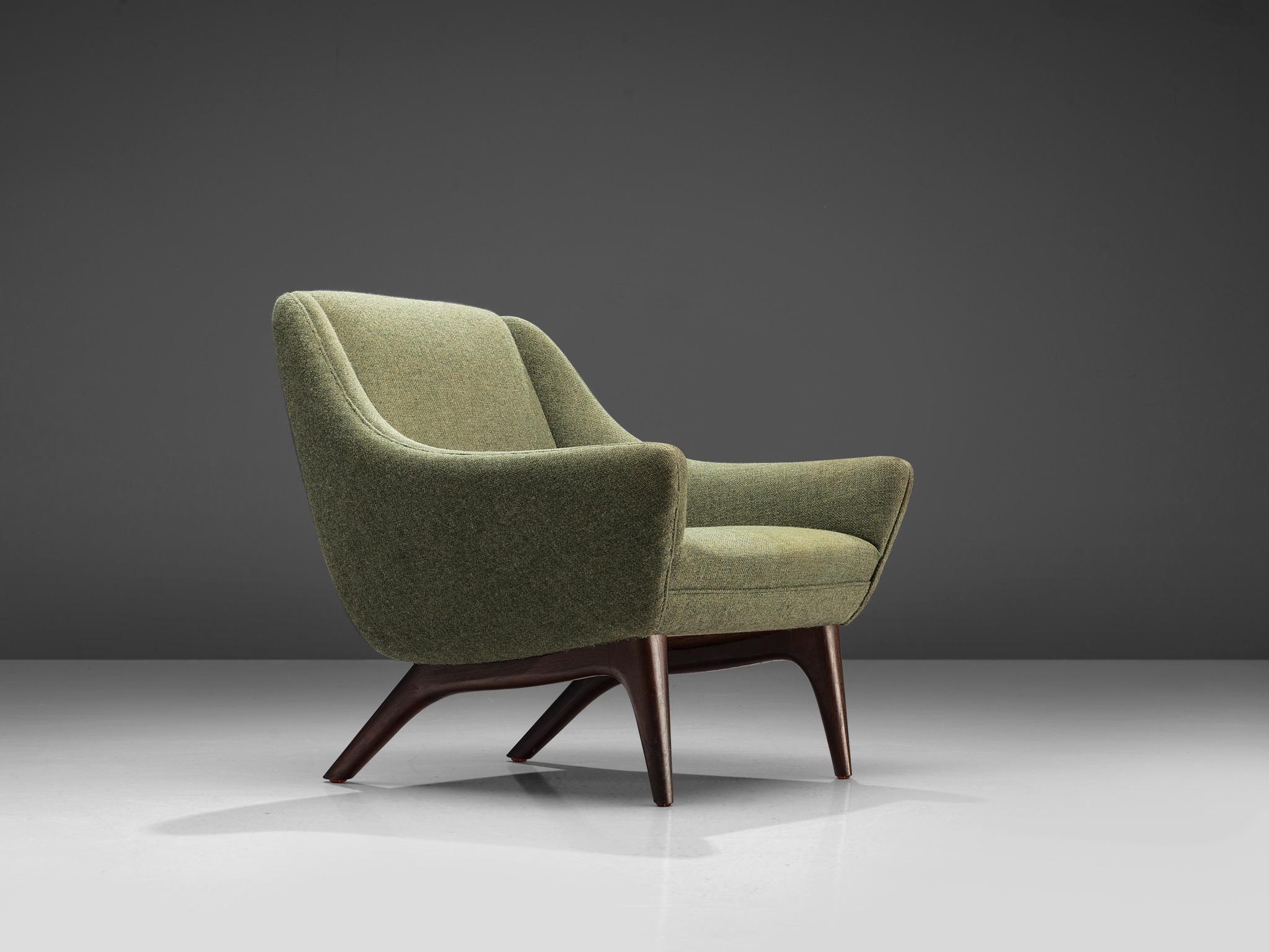 Illum Wikkelsø for Mikael Laursen, lounge chairs model 90, green wool and oak, Denmark, 1960s. 

This ML 90 lounge chair was designed by Illum Wikkelsø and manufactured by Mikael Laursen in Denmark in the 1960s. This easy chair is both comfortable