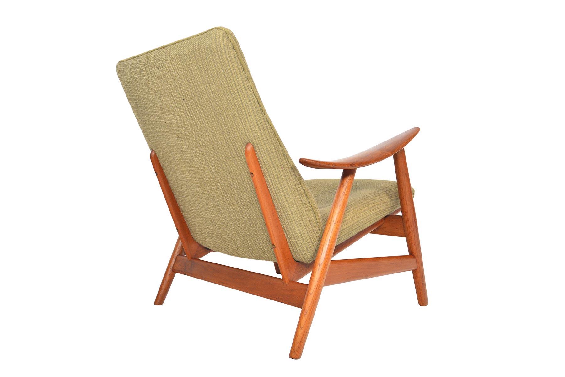 Mid-Century Modern Illum Wikkelsø Model 10 Danish Modern Midcentury Lounge Chair in Teak