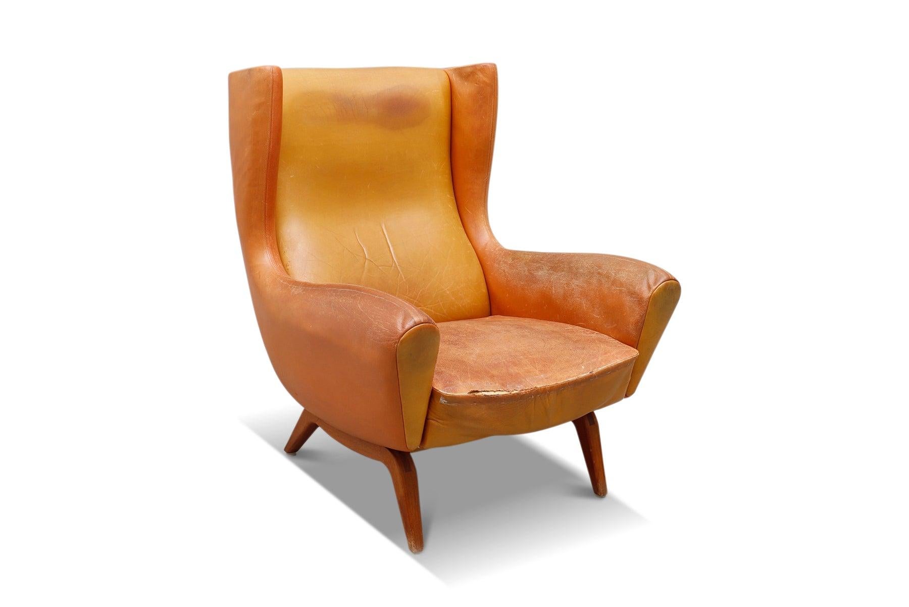 Illum Wikkelsø Model 110 High Wingback Lounge Chair in Original Cognac Leather In Excellent Condition For Sale In Berkeley, CA