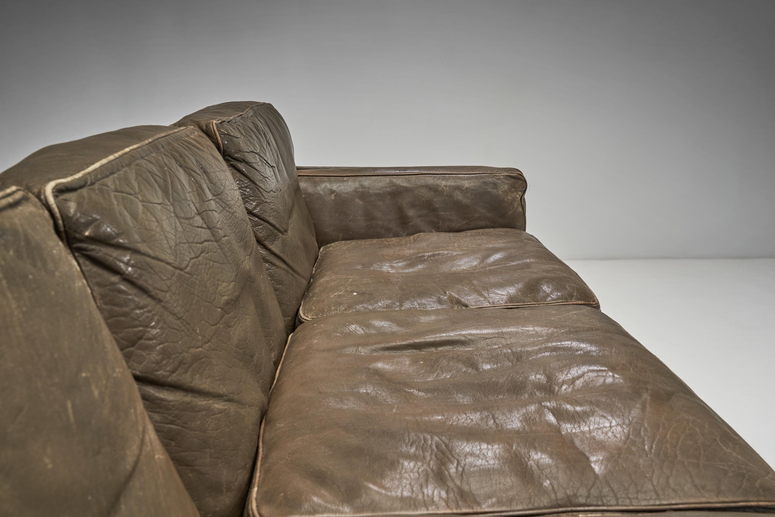 Mid-20th Century Illum Wikkelsø Model V11 Leather Sofa for Holger Christiansen, Denmark, 1960s For Sale