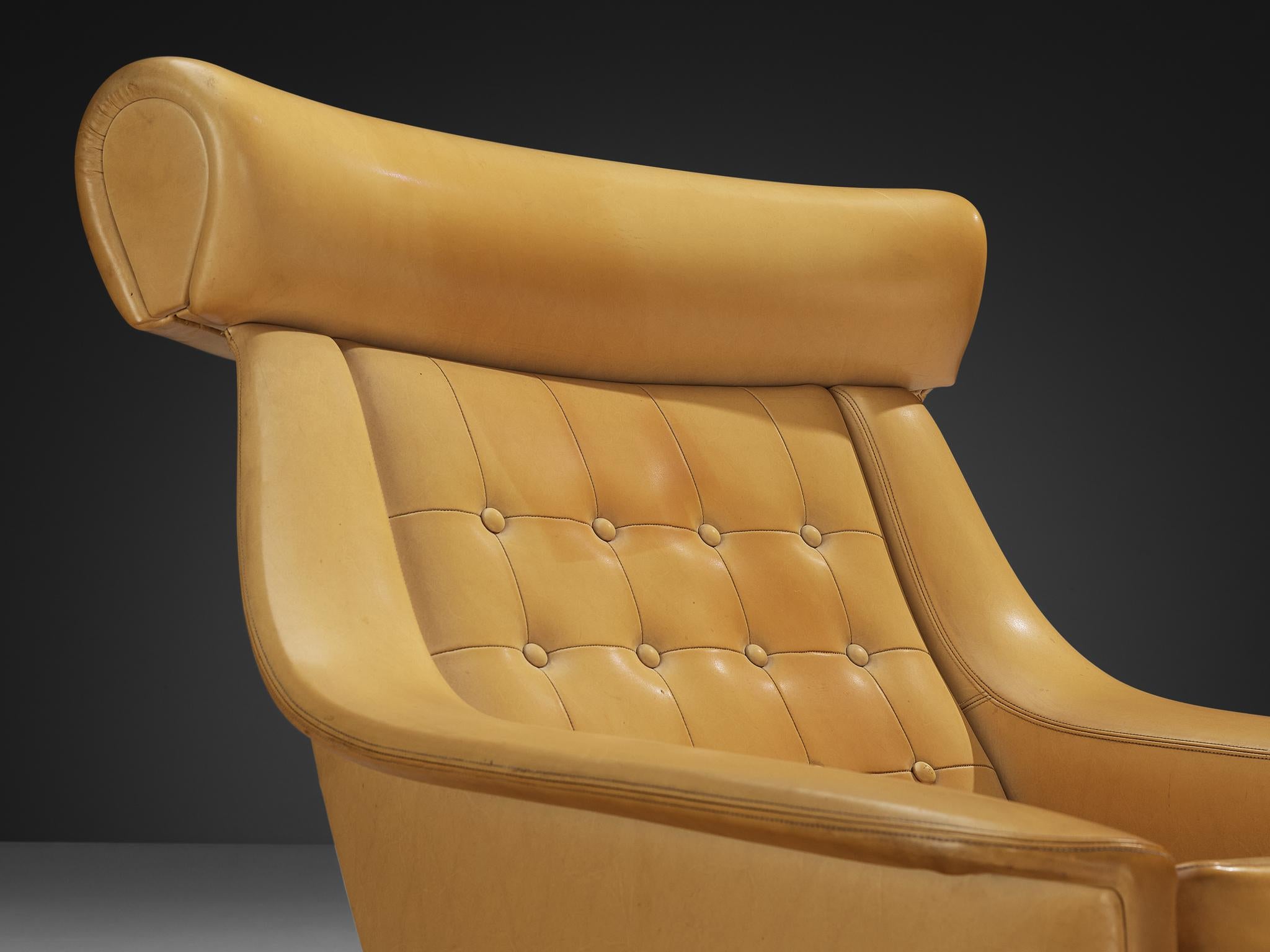 Illum Wikkelsø 'Ox' Easy Chair in Honey Yellow Upholstery and Walnut In Good Condition In Waalwijk, NL