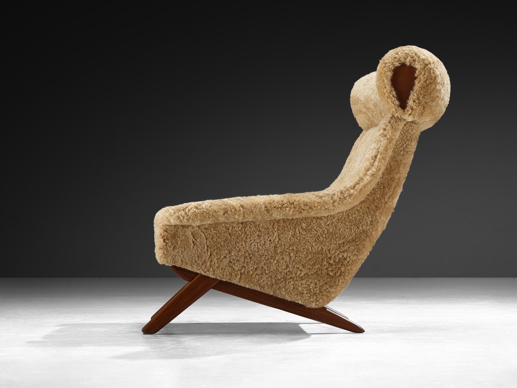 Illum Wikkelsø 'Ox' Lounge Chair in Sheepskin Piel de carnero en venta