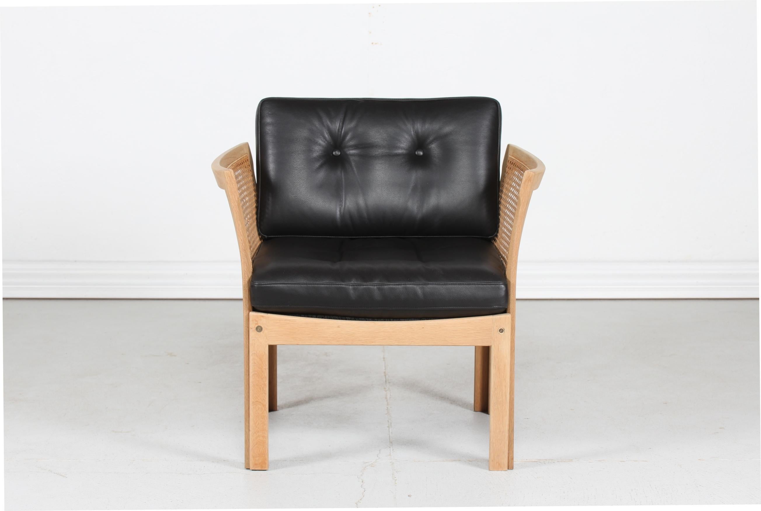 Mid-Century Modern Illum Wikkelsø Plexus Chair of Oak with New Black Leather Upholstery, Denmark