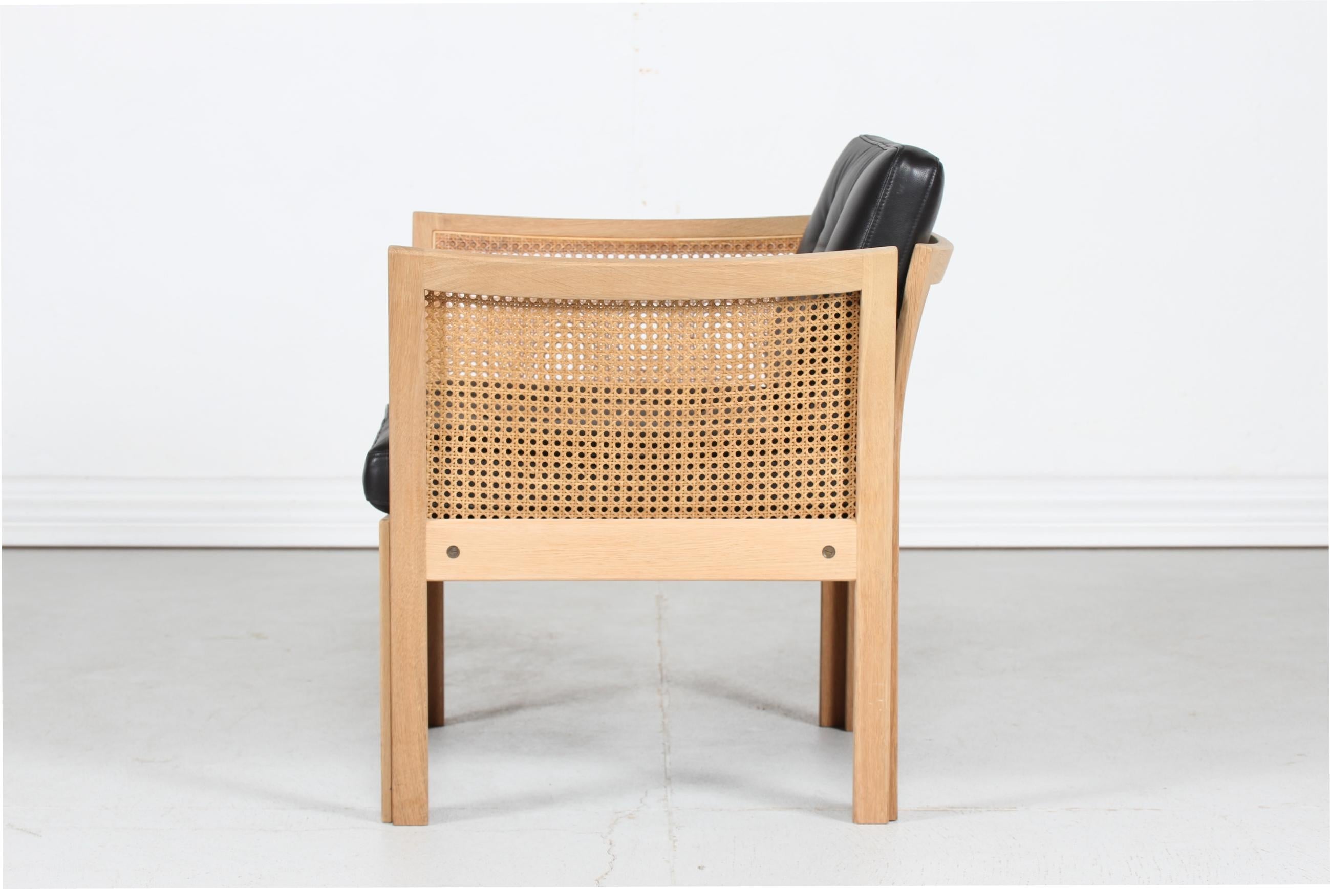 Illum Wikkelsø Plexus Chair of Oak with New Black Leather Upholstery, Denmark In Good Condition In Silkeborg, Silkeborg