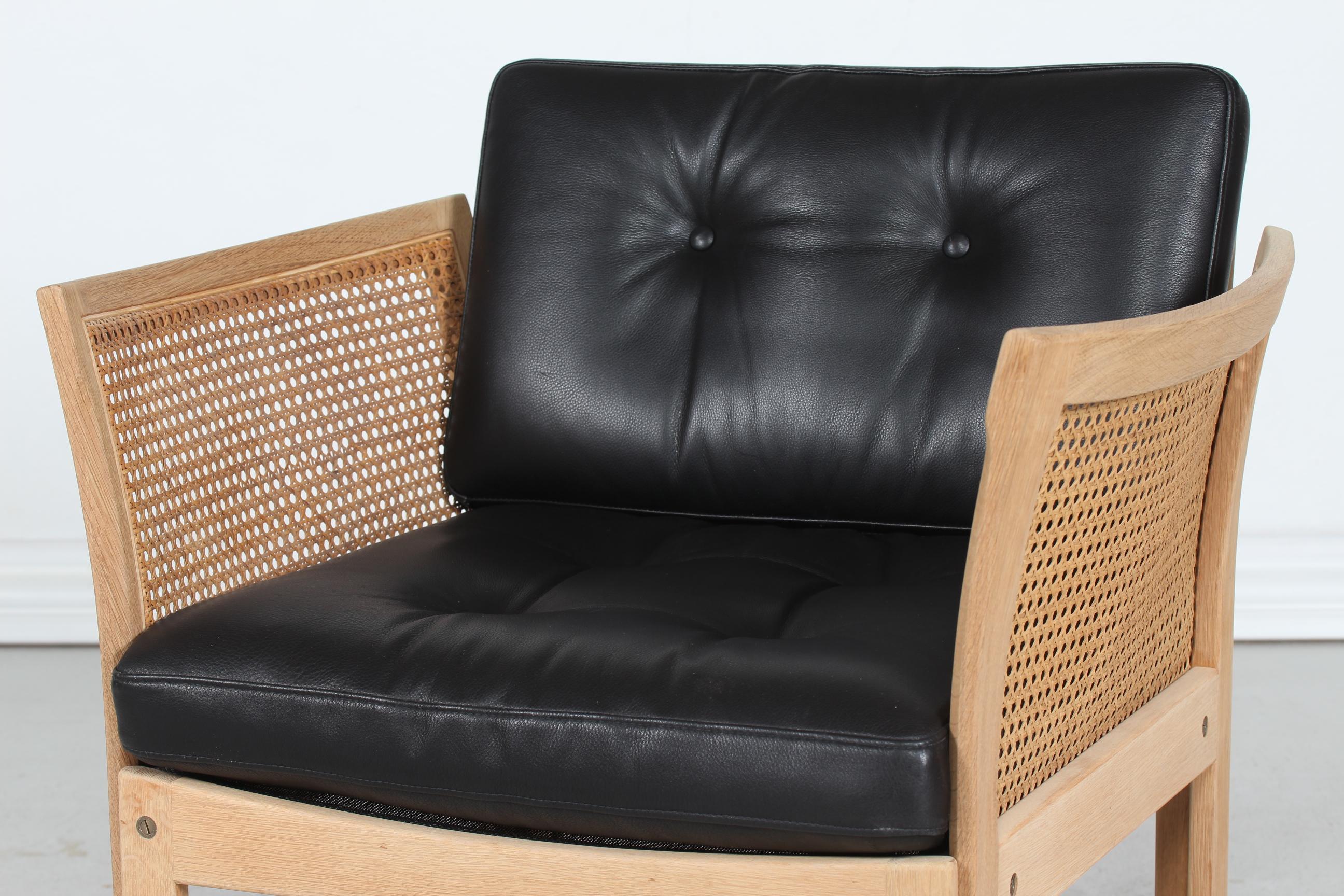 Mid-20th Century Illum Wikkelsø Plexus Chair of Oak with New Black Leather Upholstery, Denmark