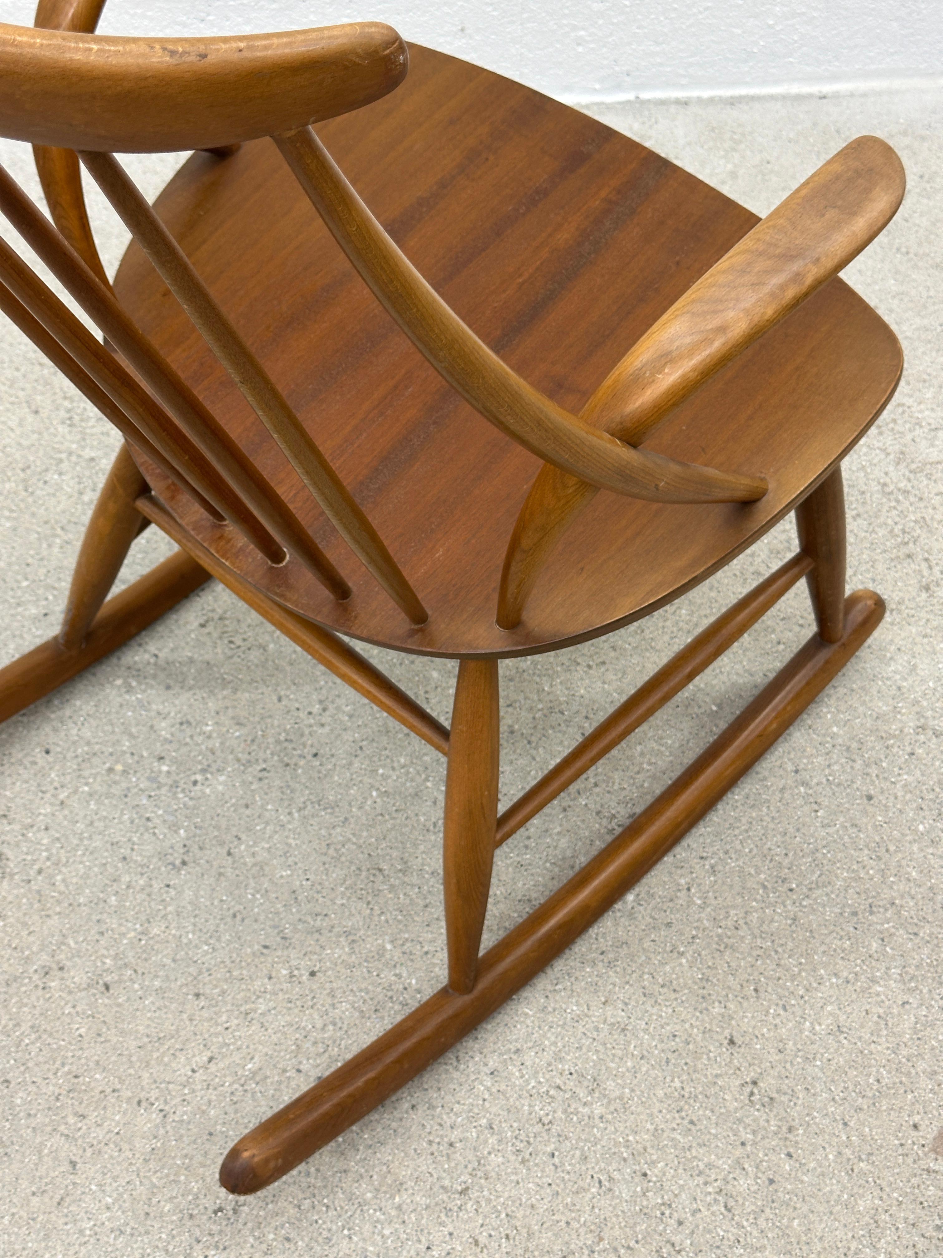 Illum Wikkelsø Rocking Chair « IW3 » for Niels Eilersen 1960 For Sale 7