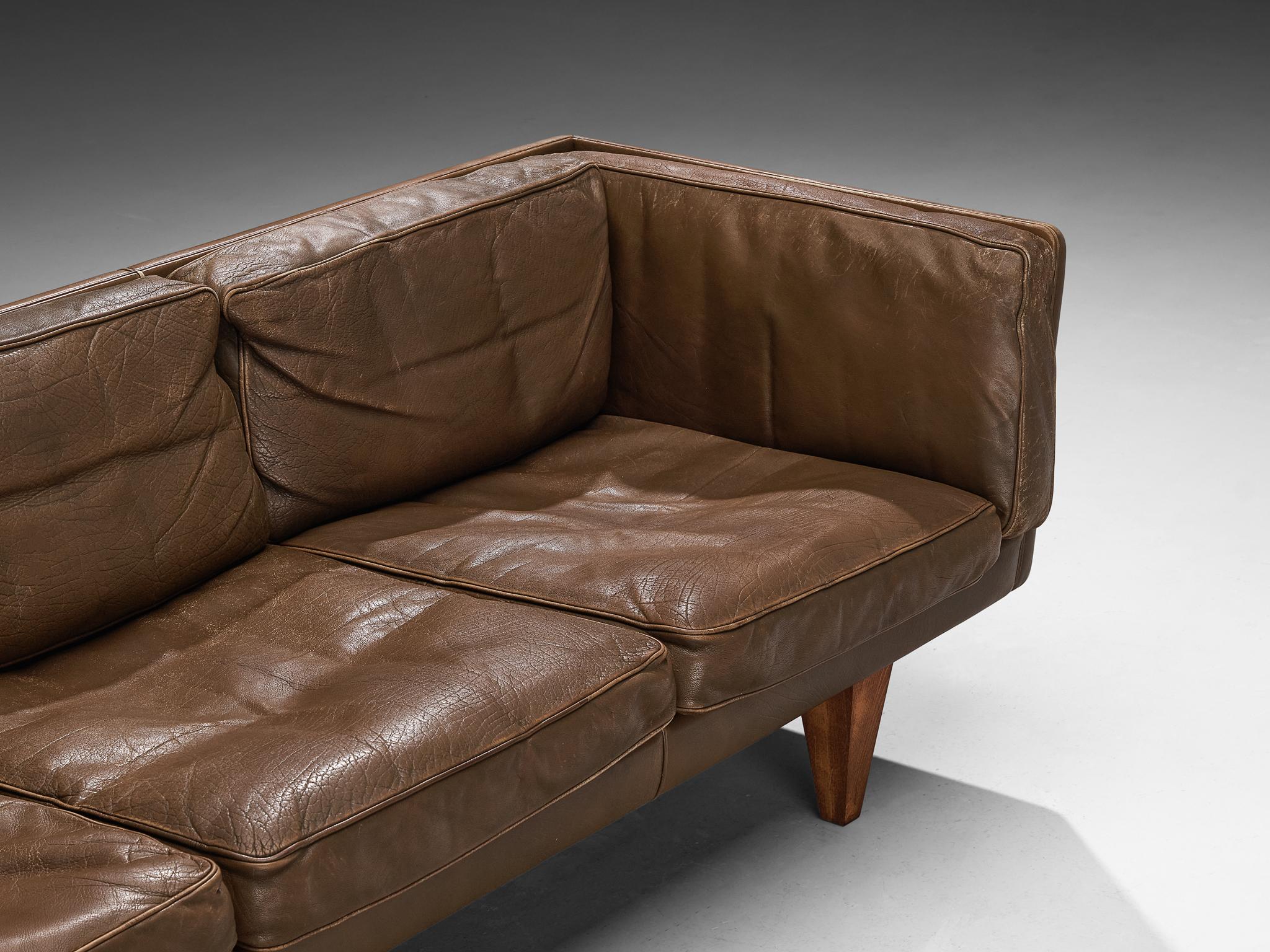 Illum Wikkelsø Sofa in Brown Leather and Oak  In Good Condition For Sale In Waalwijk, NL