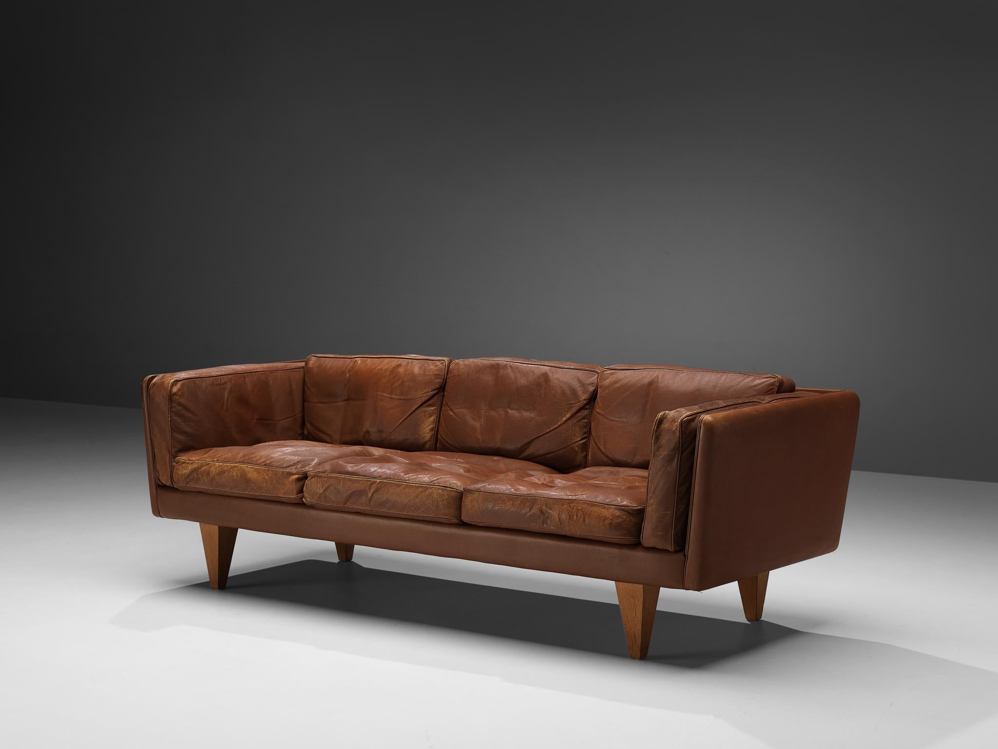 Illum Wikkelsø, sofa, model 'V11', leather, oak, Denmark, 1960s

This modern sofa is designed by Illum Wikkelsø and is marked by a clear open layout and the use of neutral materials. The seat and frame are executed in a fine cognac brown leather and