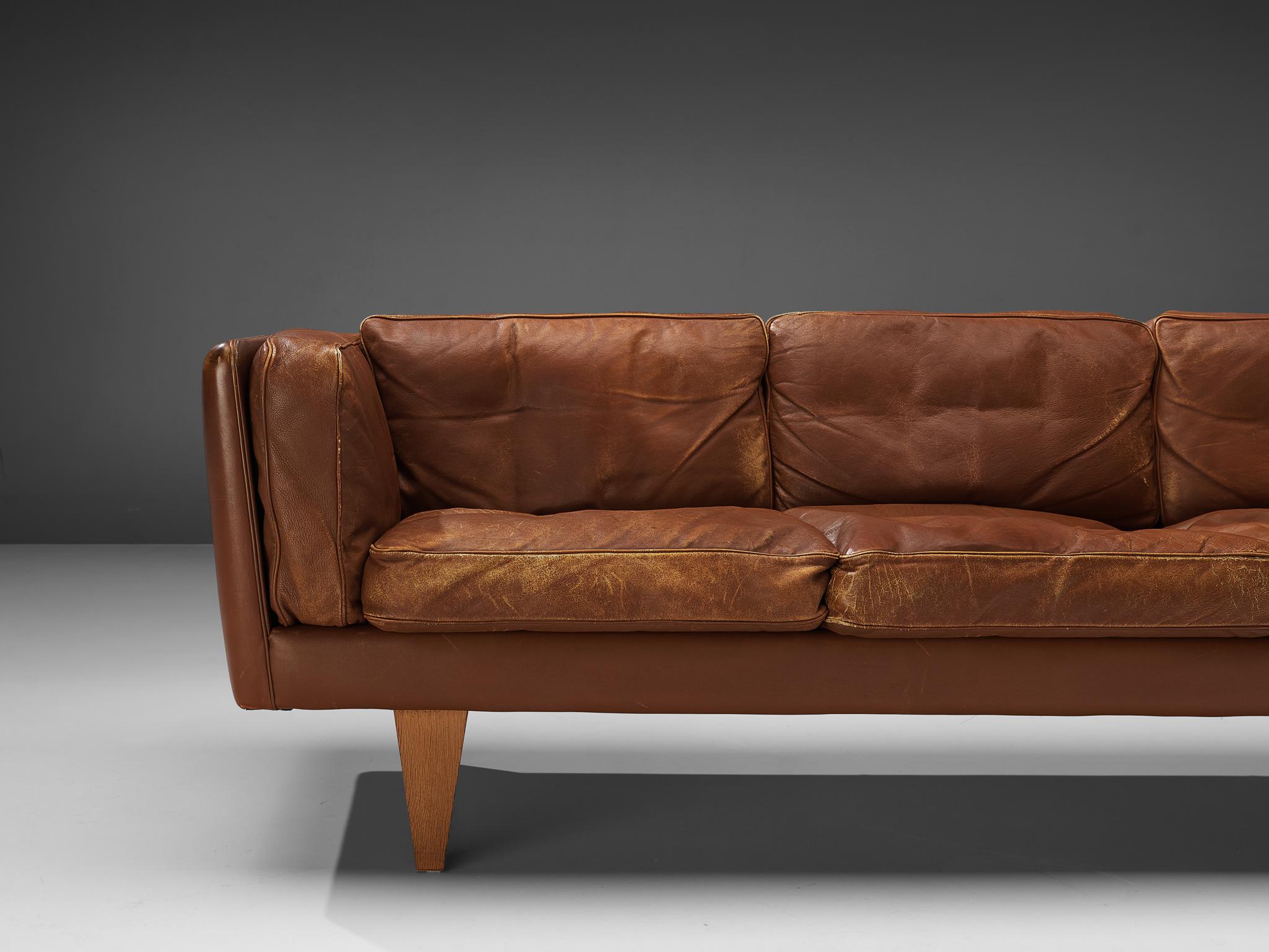 Mid-20th Century Illum Wikkelsø Sofa in Cognac Brown Leather and Oak  For Sale