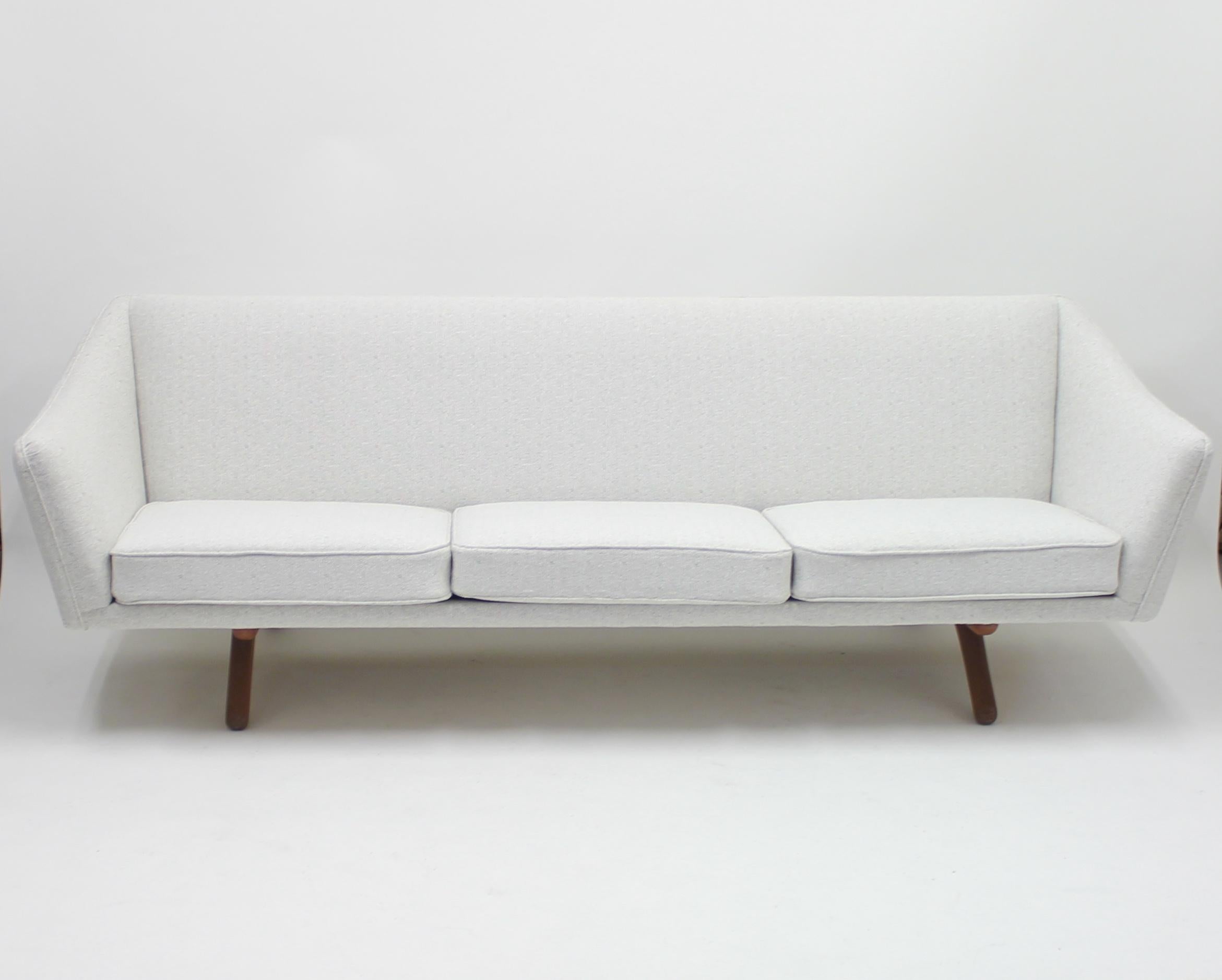 Illum Wikkelsø sofa model ML-140 for A/S Michael Laursen, Denmark, 1950s 4