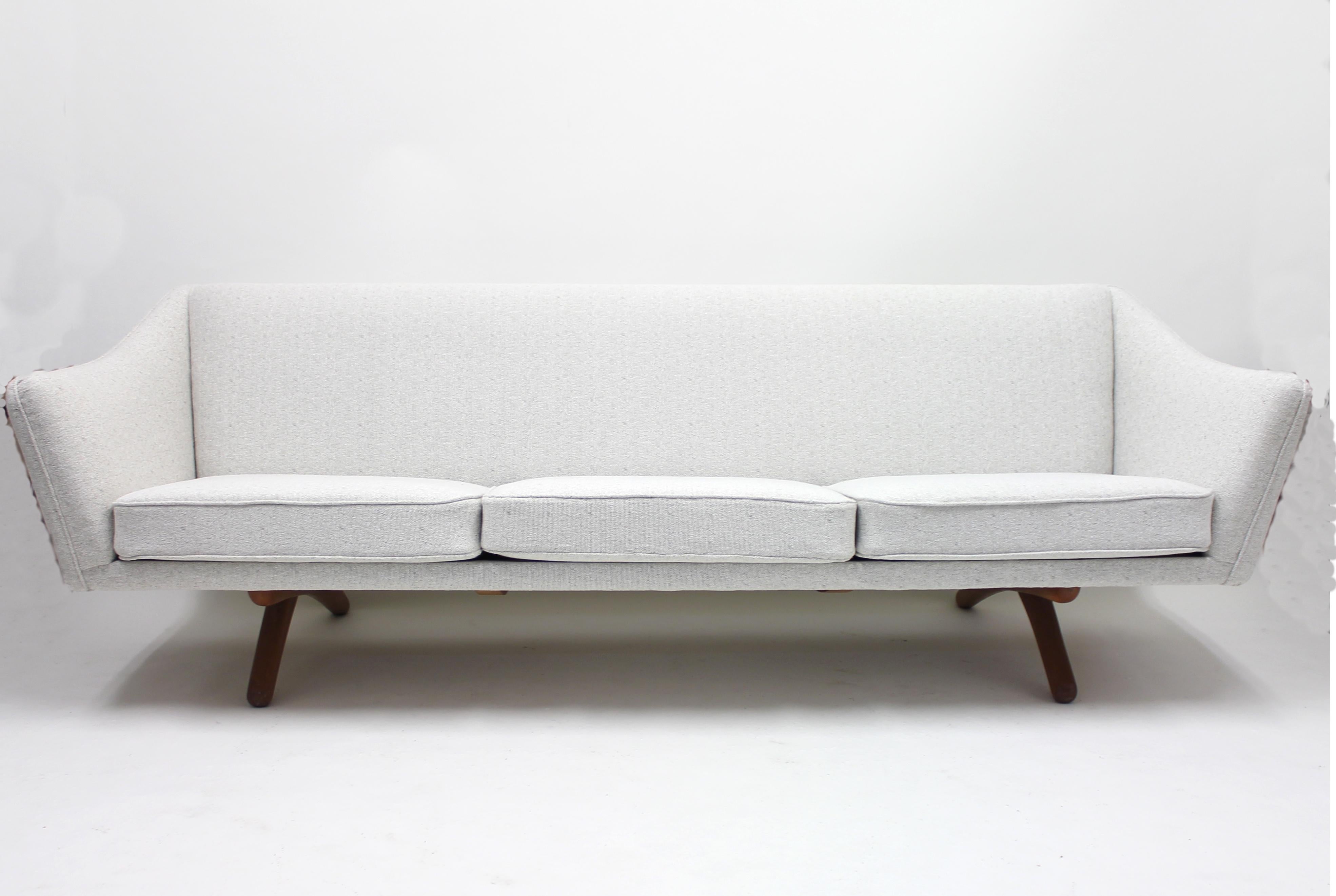 Scandinavian Modern Illum Wikkelsø sofa model ML-140 for A/S Michael Laursen, Denmark, 1950s