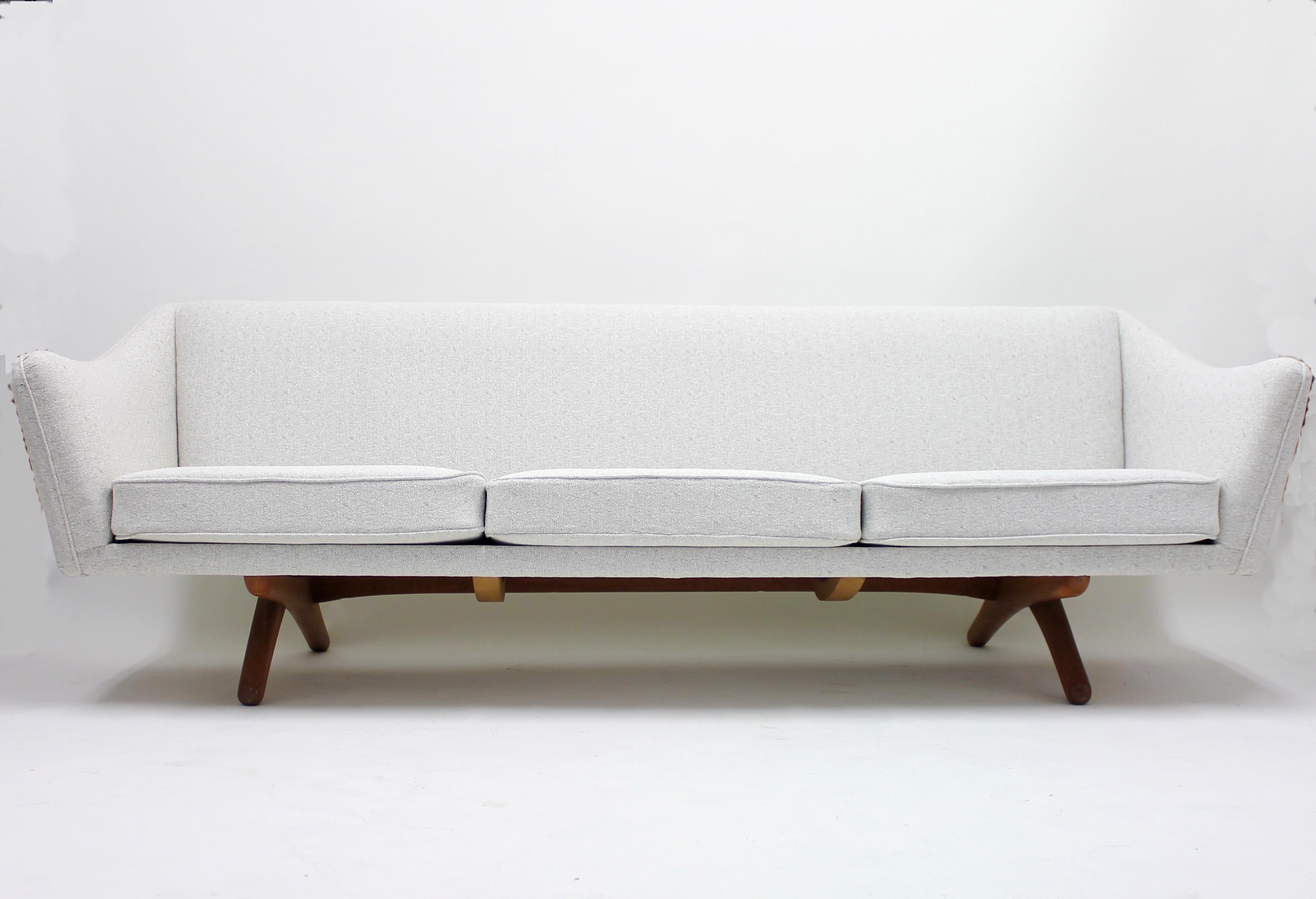 Fabric Illum Wikkelsø sofa model ML-140 for A/S Michael Laursen, Denmark, 1950s
