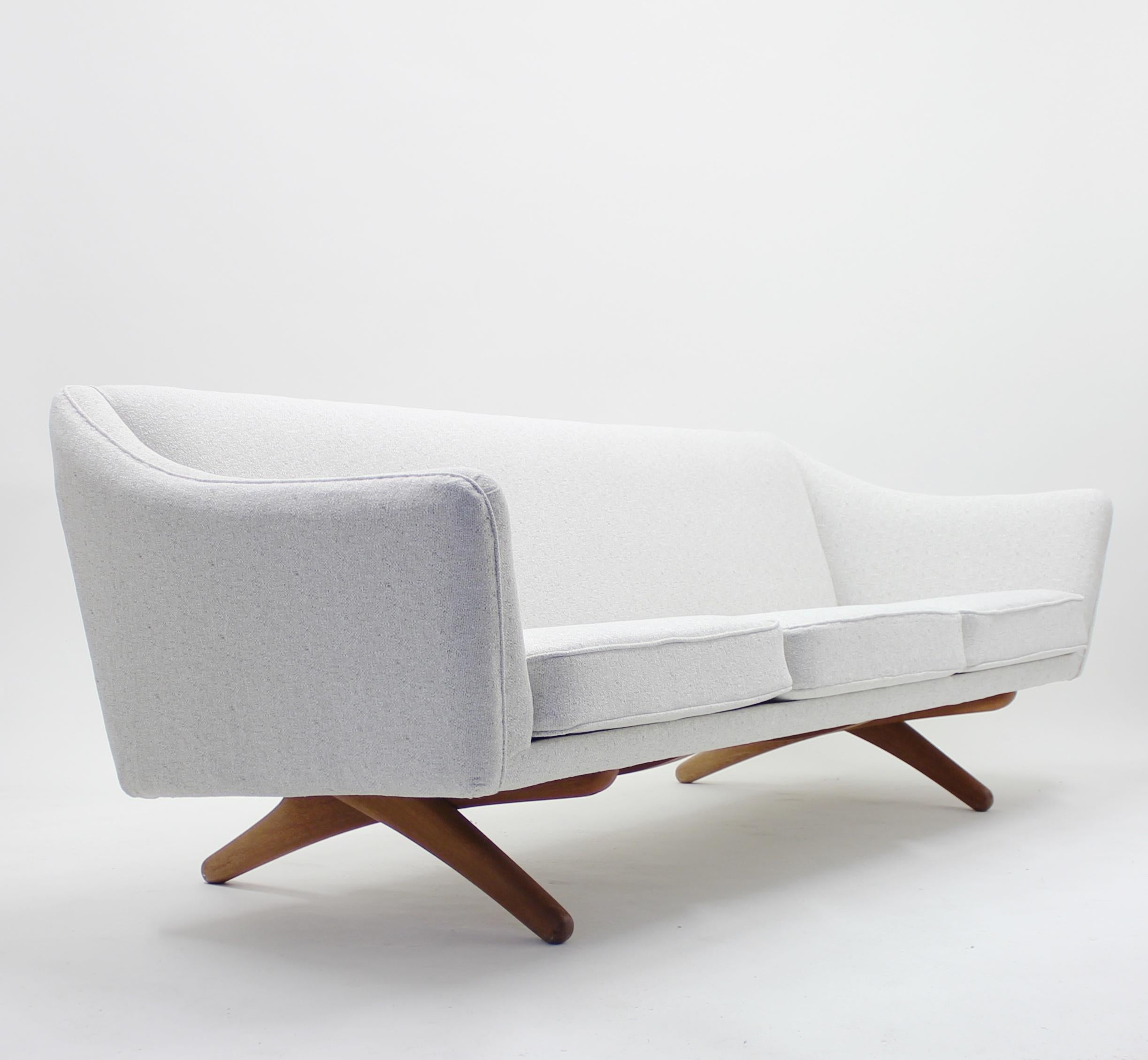 Illum Wikkelsø sofa model ML-140 for A/S Michael Laursen, Denmark, 1950s 1