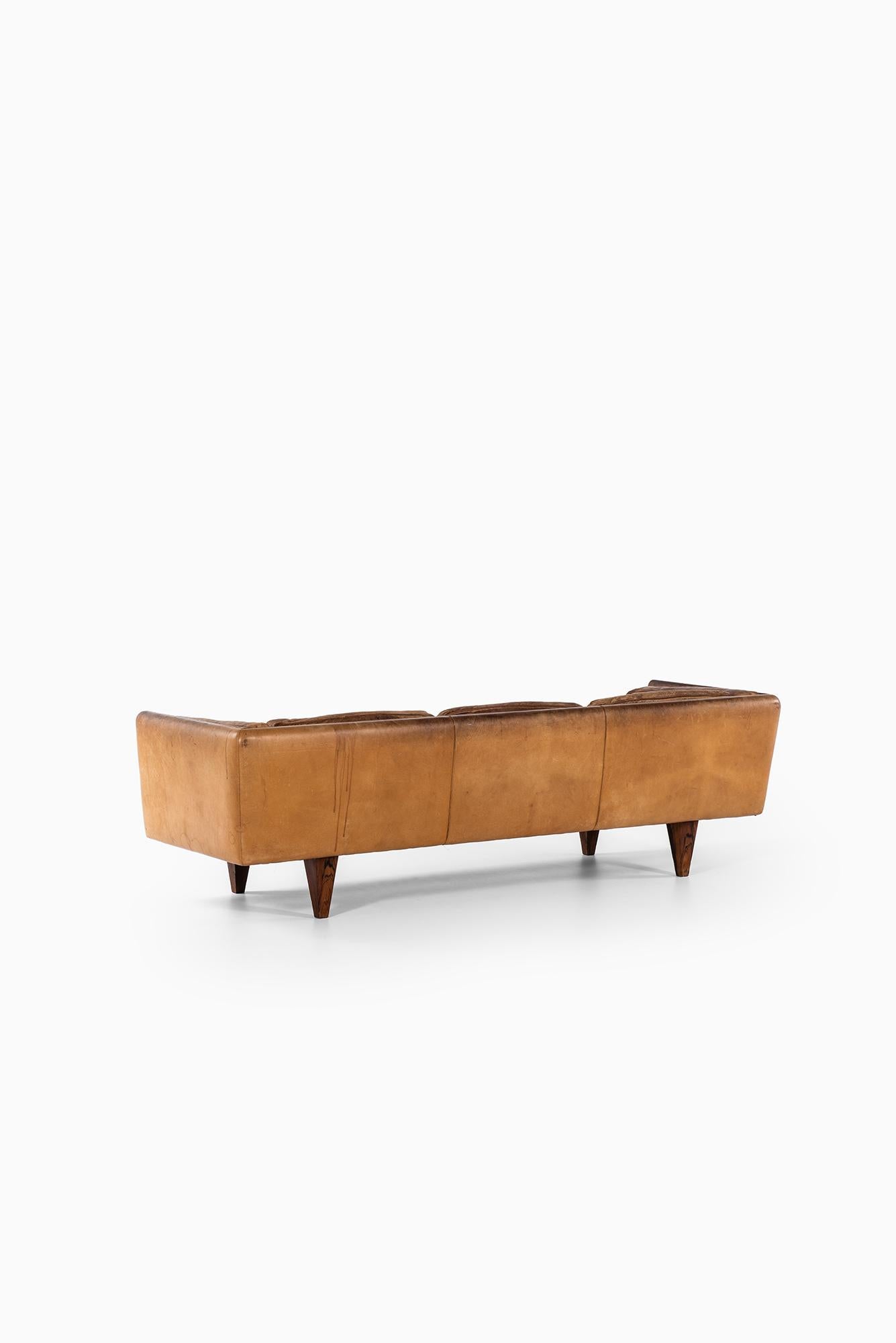 Illum Wikkelsø sofa model V11 by Holger Christiansen in Denmark 1