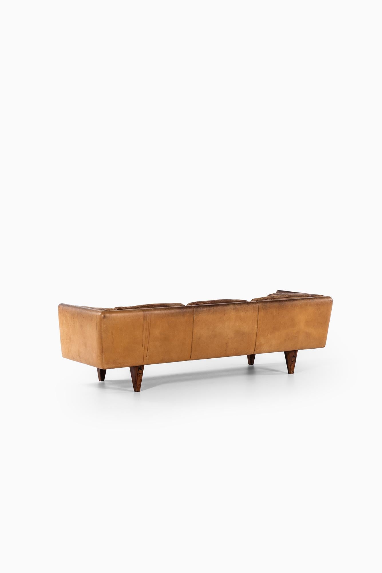 Illum Wikkelsø sofa model V11 by Holger Christiansen in Denmark 1