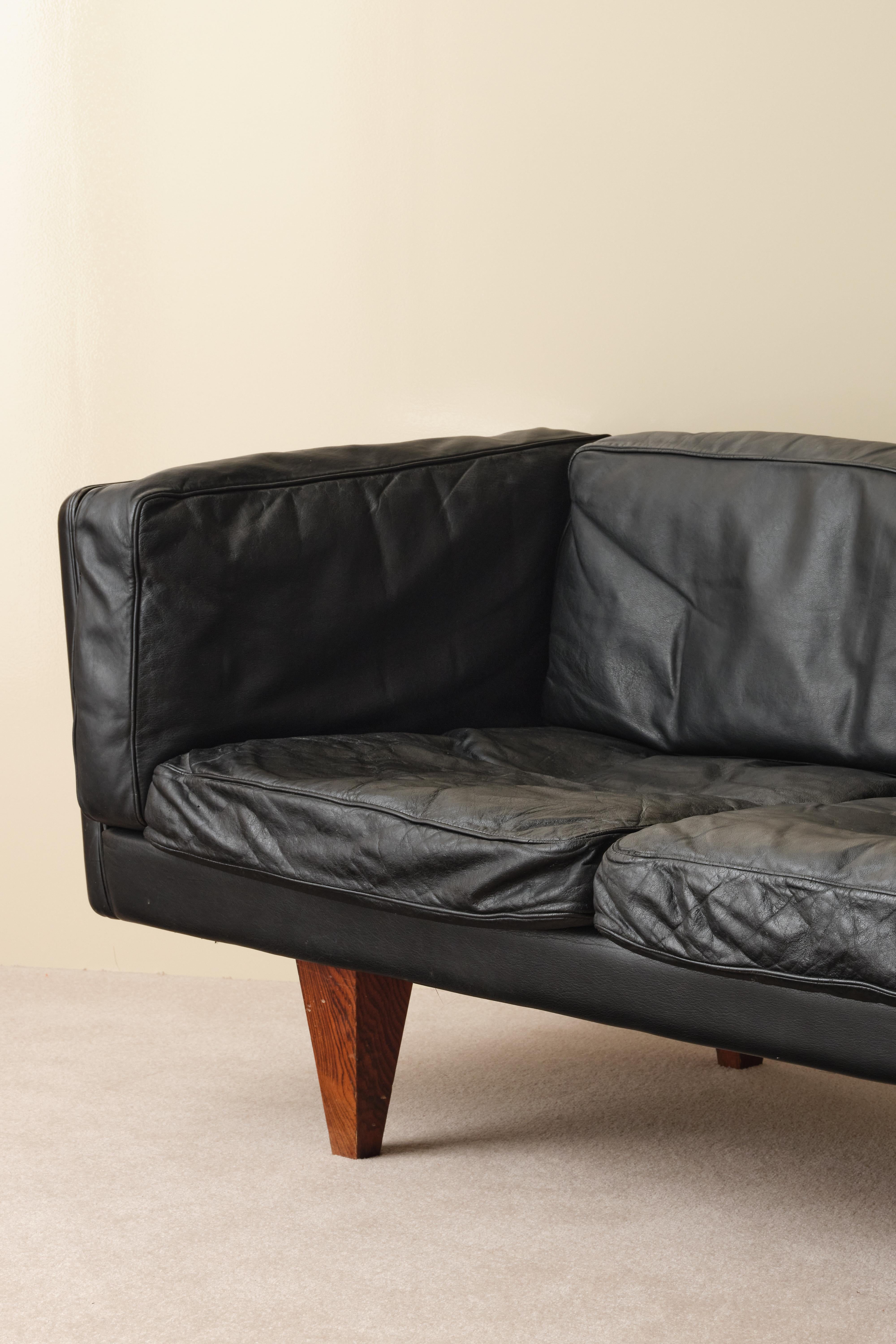 Illum Wikkelsø sofa model V11, Denmark, 1960s In Good Condition For Sale In Stockholm, SE