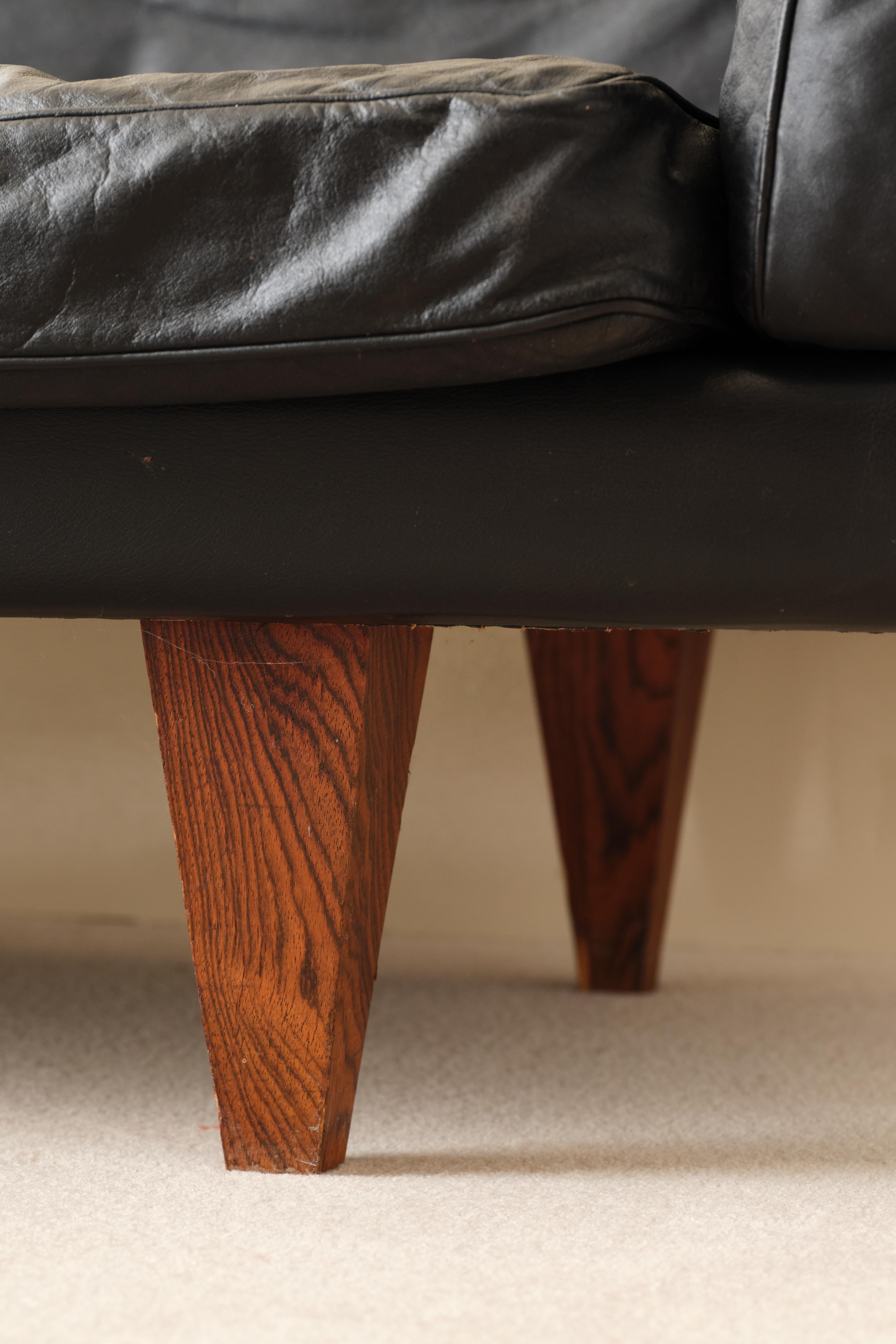 Mid-20th Century Illum Wikkelsø sofa model V11, Denmark, 1960s For Sale