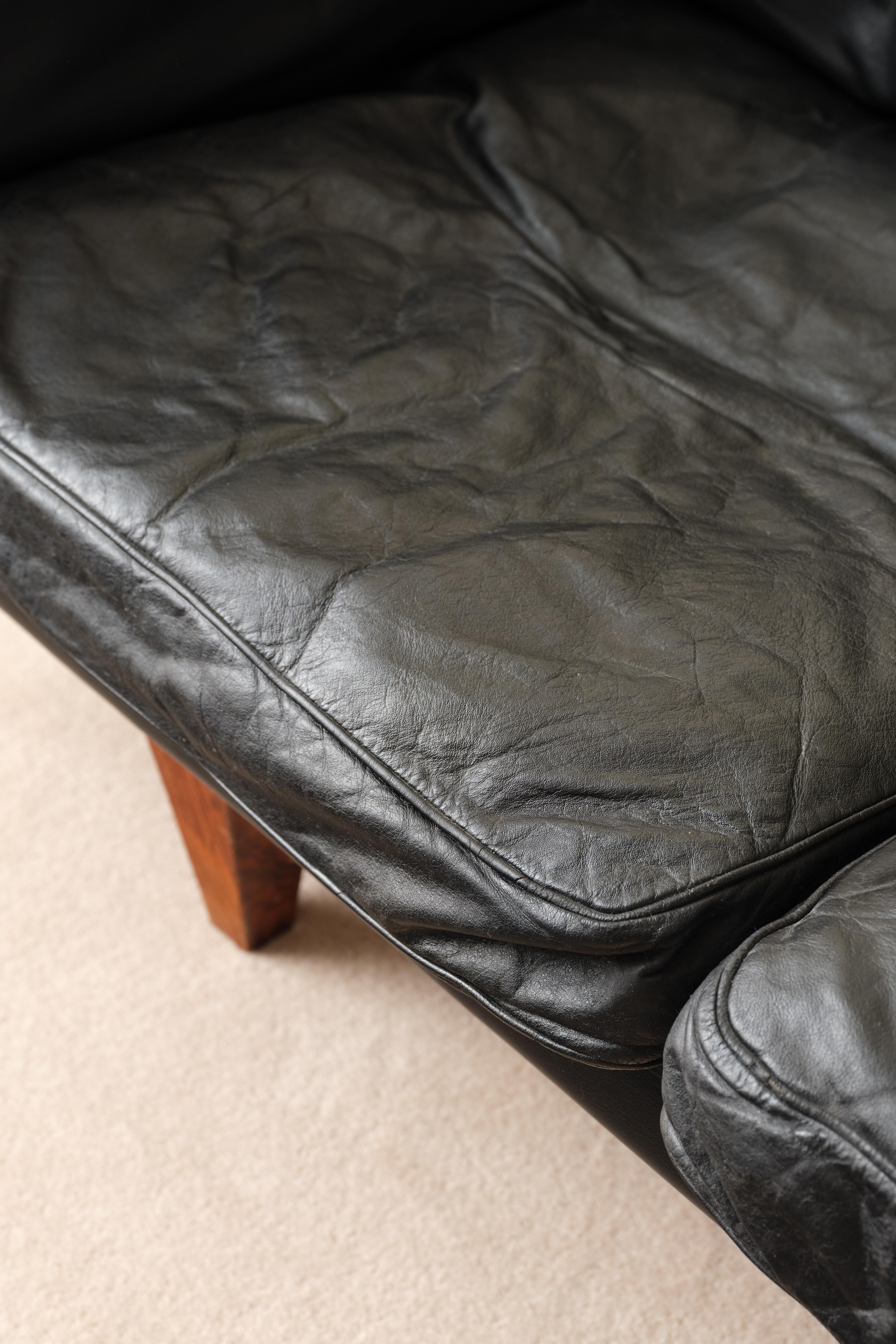 Leather Illum Wikkelsø sofa model V11, Denmark, 1960s For Sale