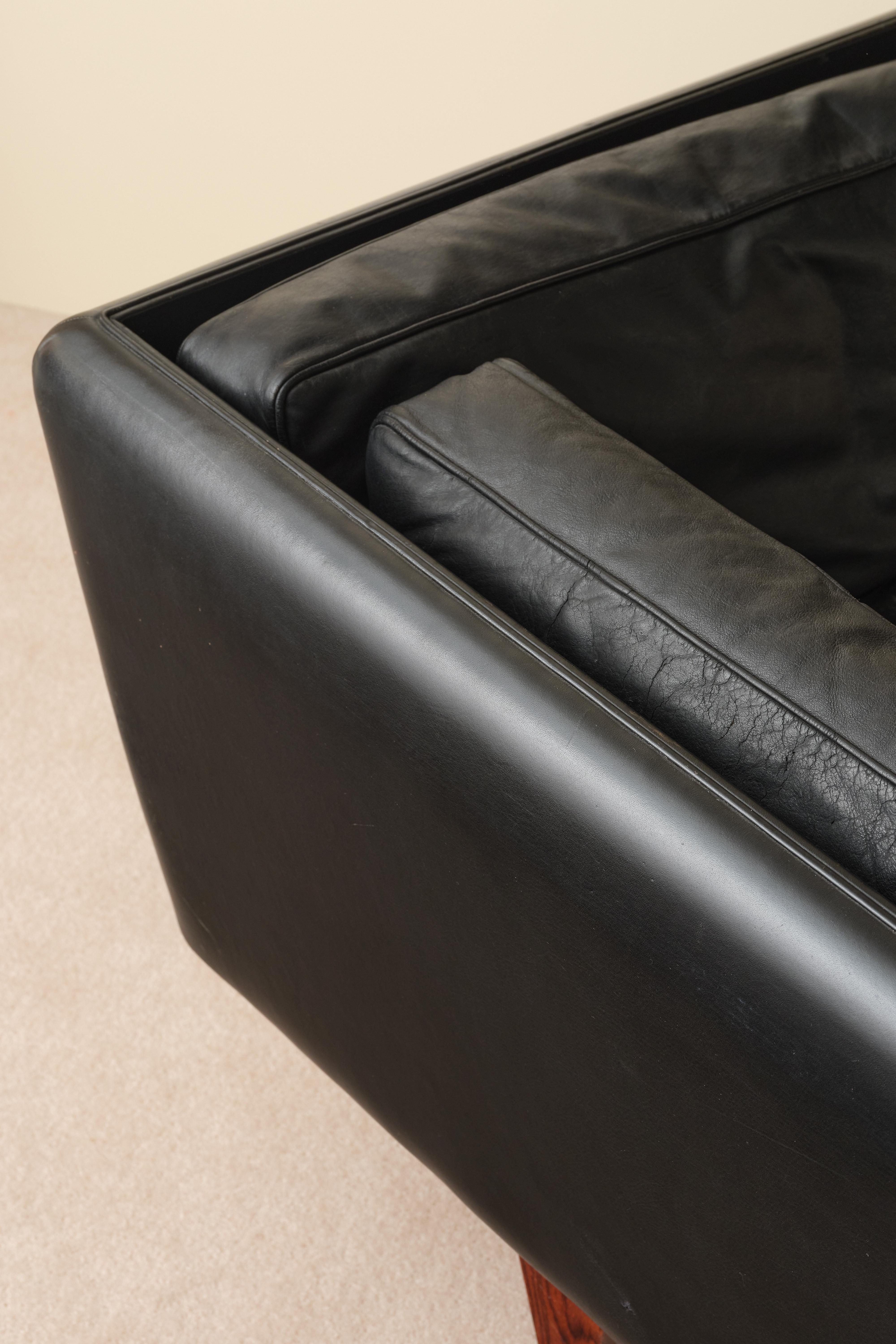 Illum Wikkelsø sofa model V11, Denmark, 1960s For Sale 2