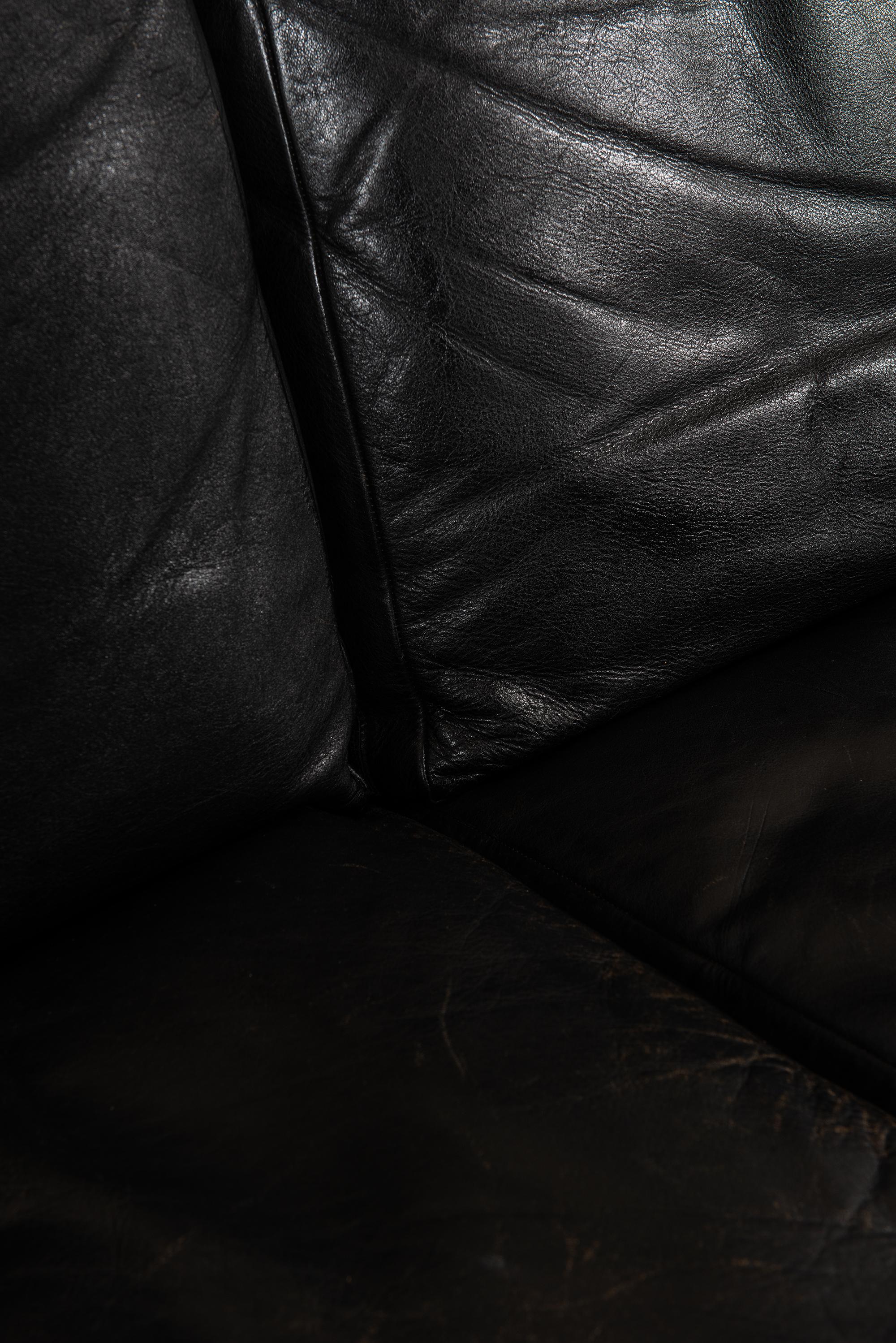 Very rare sofa designed by Illum Wikkelsø. Produced by Michael Laursen in Denmark.
