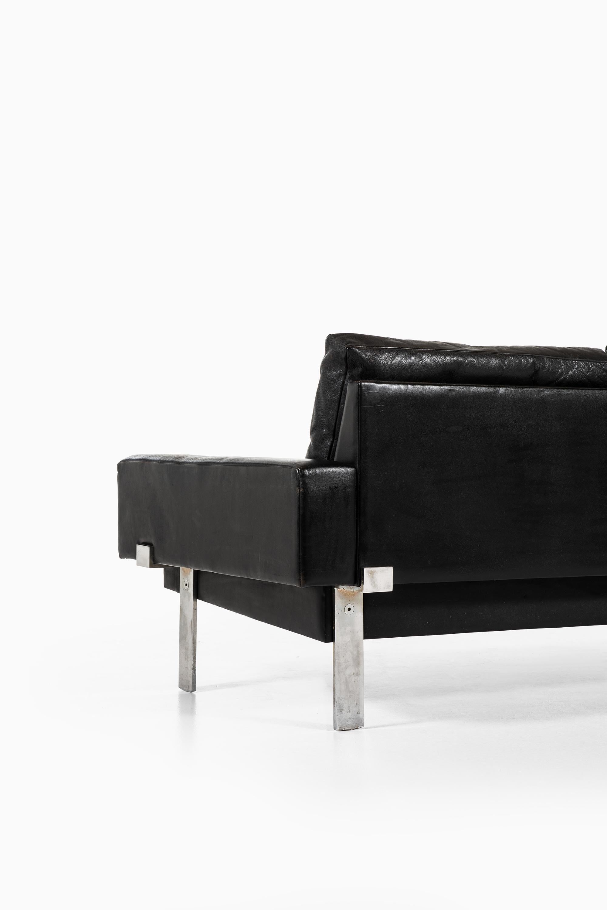 Mid-20th Century Illum Wikkelsø Sofa Produced by Michael Laursen in Denmark For Sale