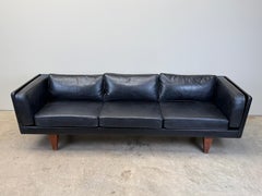 Illum Wikkelsø Sofa V11 di Holger Christiansen