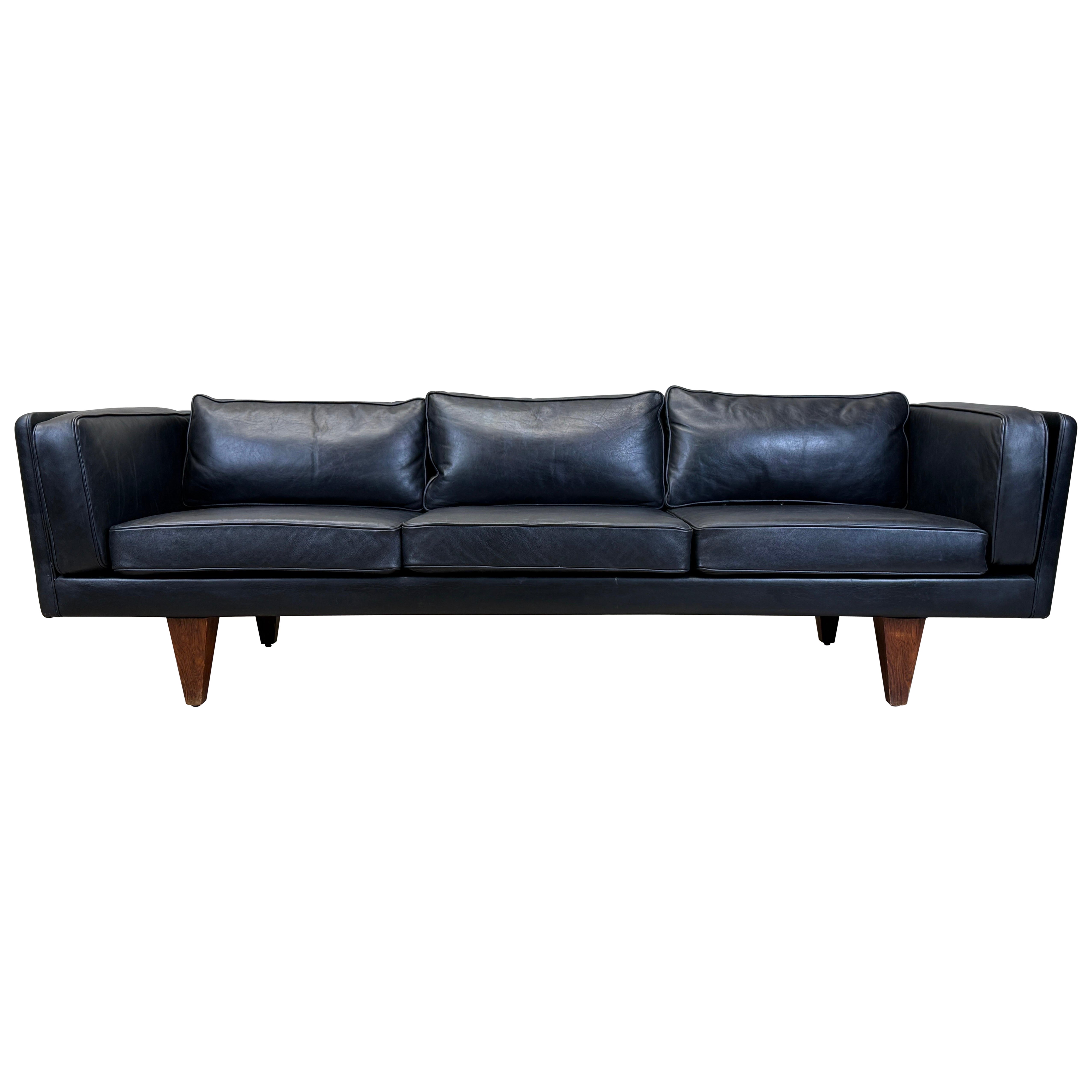 Illum Wikkelsø Sofa V11 by Holger Christiansen