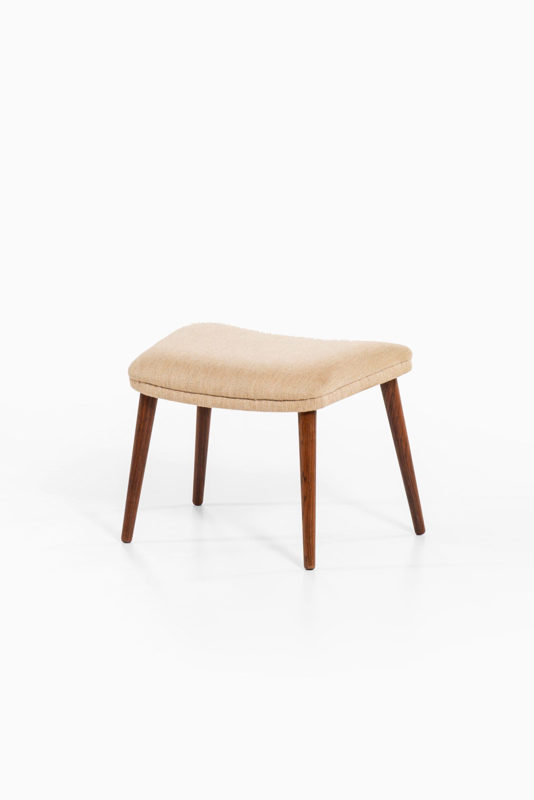 Rare stool model 91 designed by Illum Wikkelsø. Produced by Michael Laursen in Aarhus, Denmark.