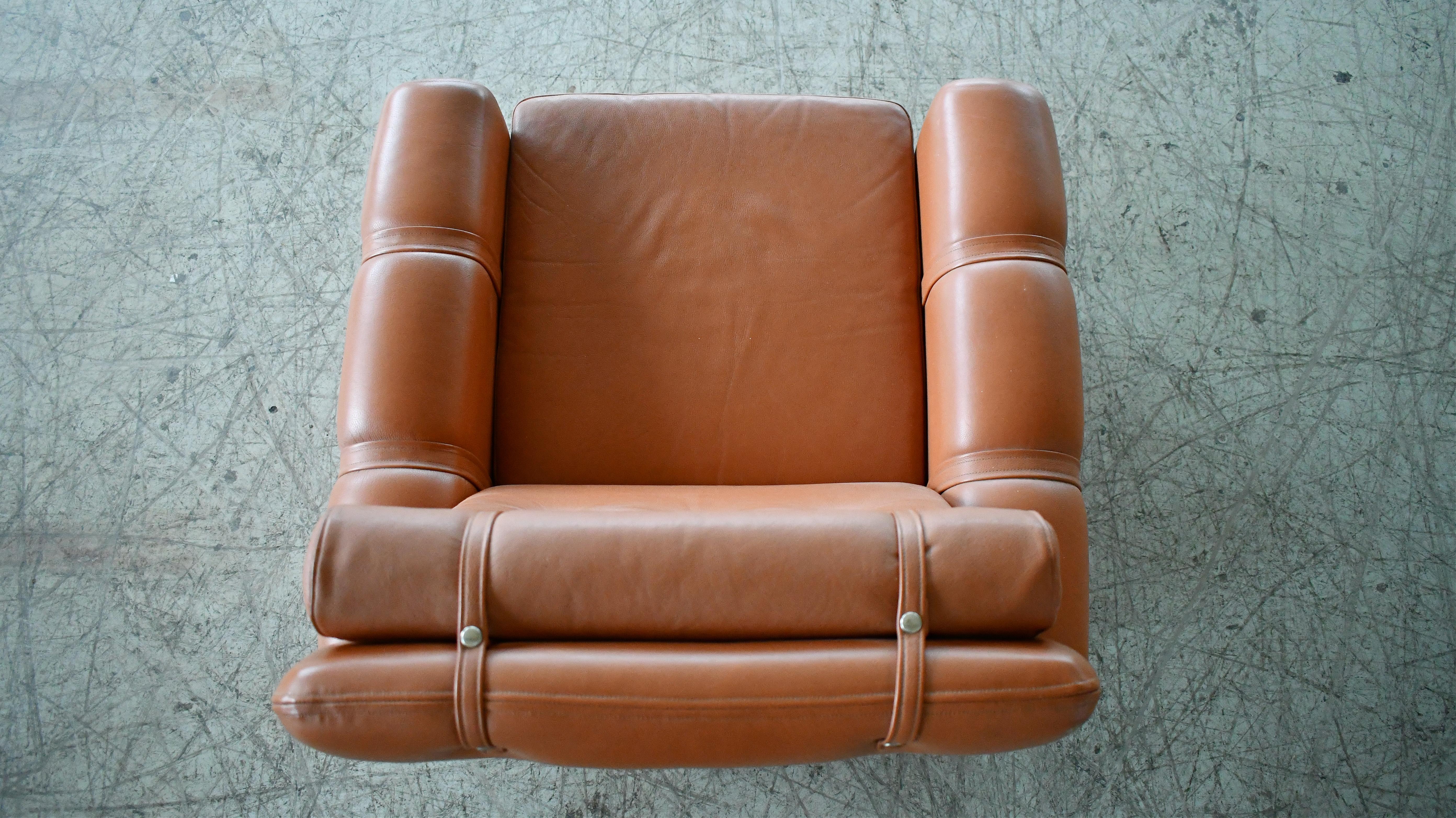 Illum Wikkelsø Style Leder Lounge Stuhl mit Ottomane Cognacfarbenes Leder  im Angebot 4
