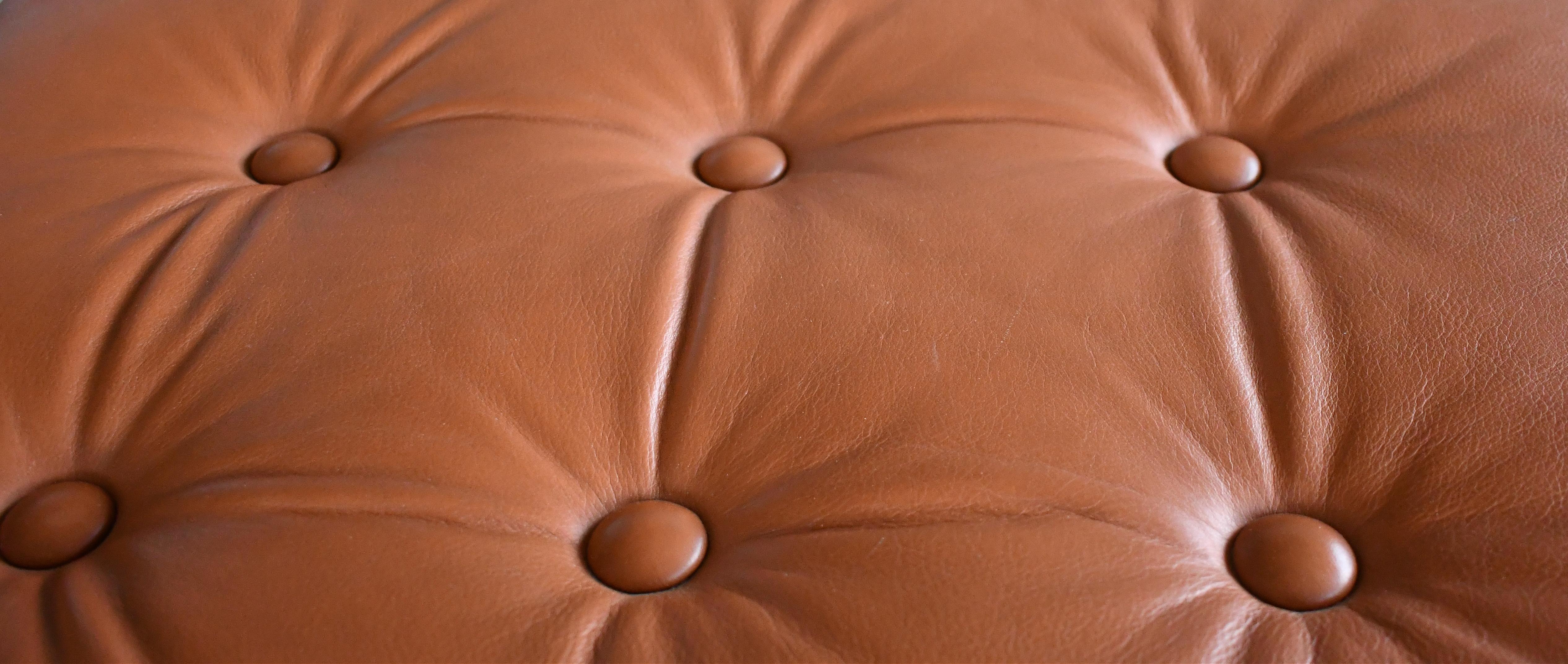 Illum Wikkelsø Style Leder Lounge Stuhl mit Ottomane Cognacfarbenes Leder  im Angebot 5