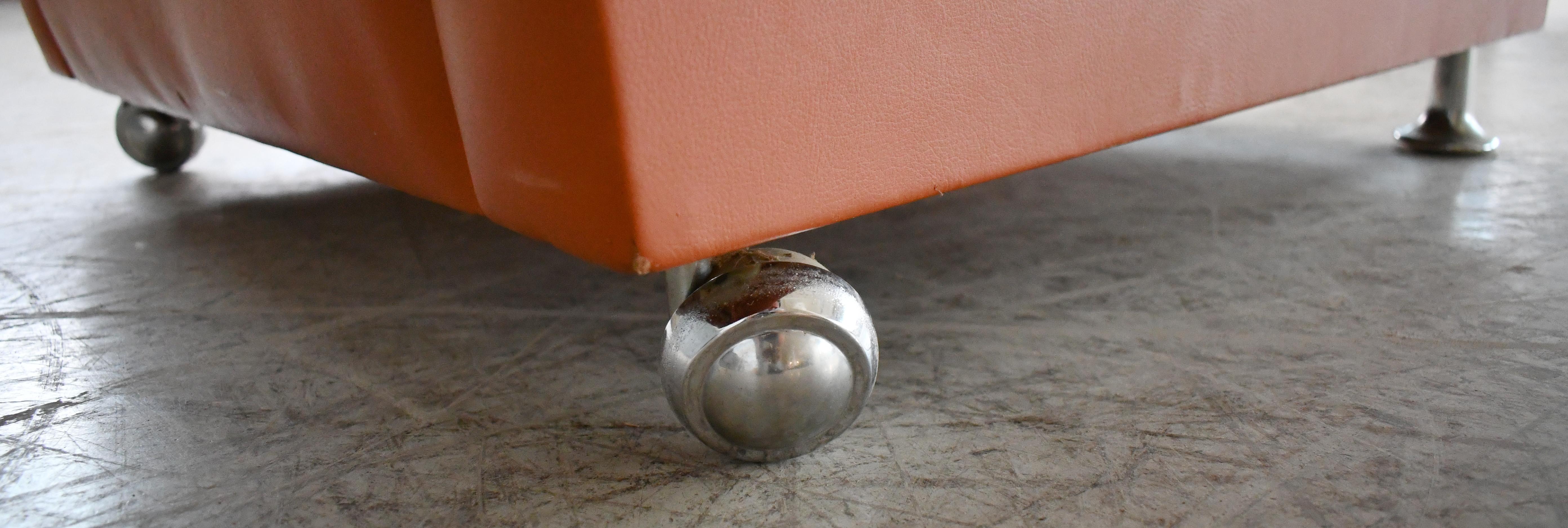 Illum Wikkelsø Silla de salón de piel con otomana Piel color coñac en venta 1
