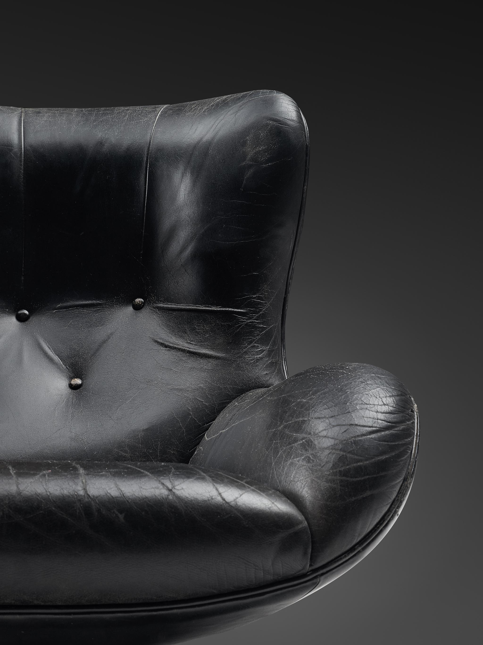 Mid-20th Century Illum Wikkelsø Swivel Leather Lounge Chair with Ottoman, 1960s