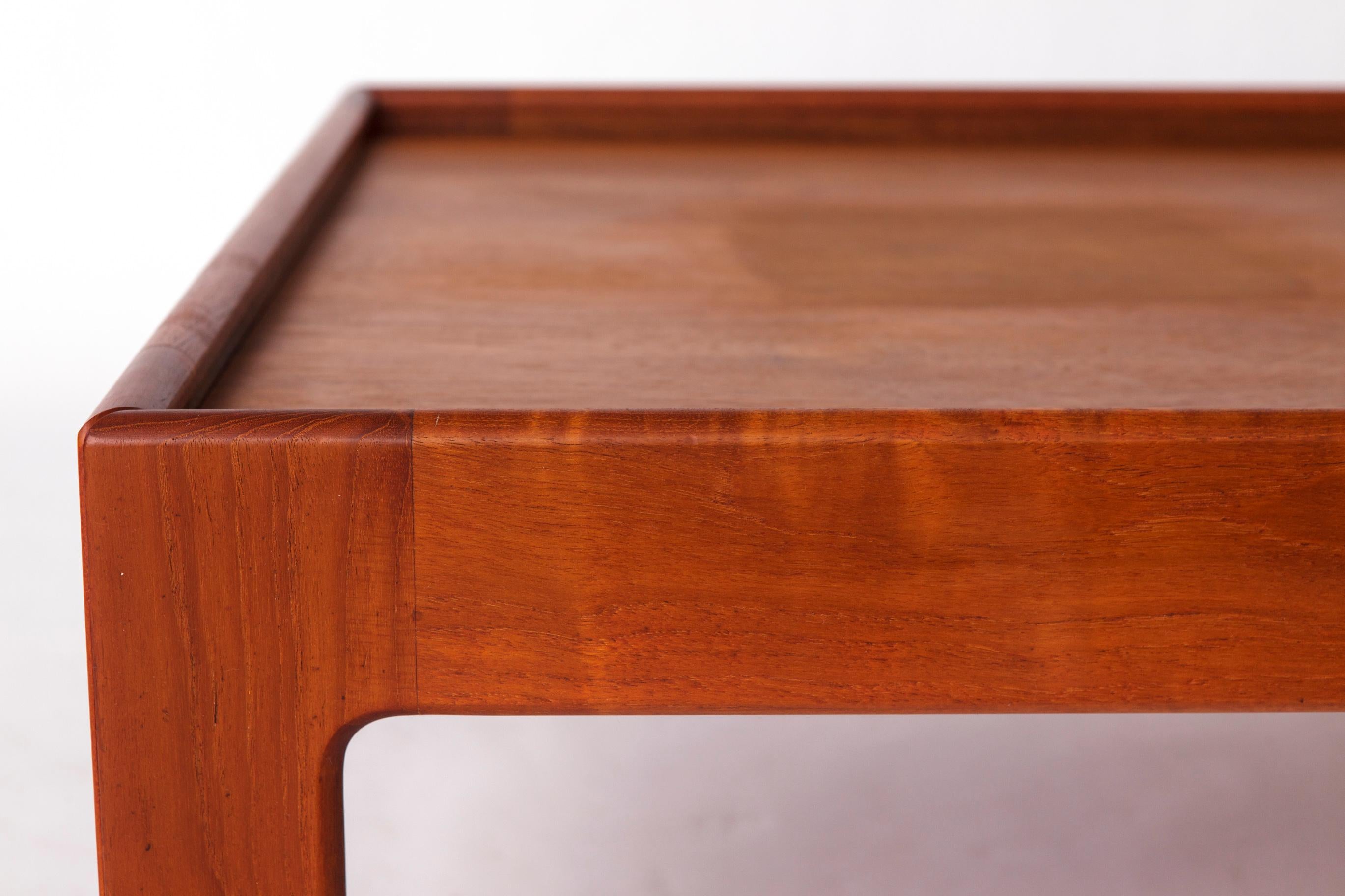 Polished Illum Wikkelsø Teak Coffee Table – 1960s Danish Modern for Niels Eilersen For Sale