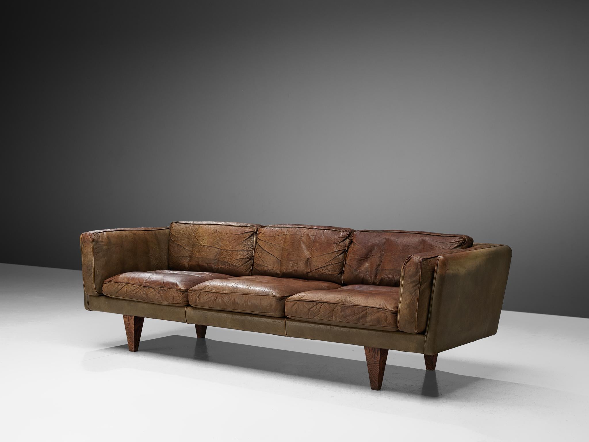 Illum Wikkelsø Three-Seat Sofa 'V11' in Brown Leather In Good Condition In Waalwijk, NL