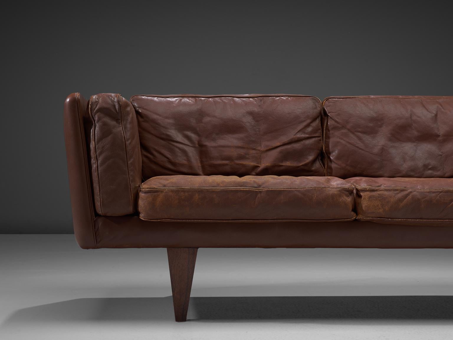 Illum Wikkelsø Three-Seat Sofa 'V11' in Brown Leather In Good Condition In Waalwijk, NL
