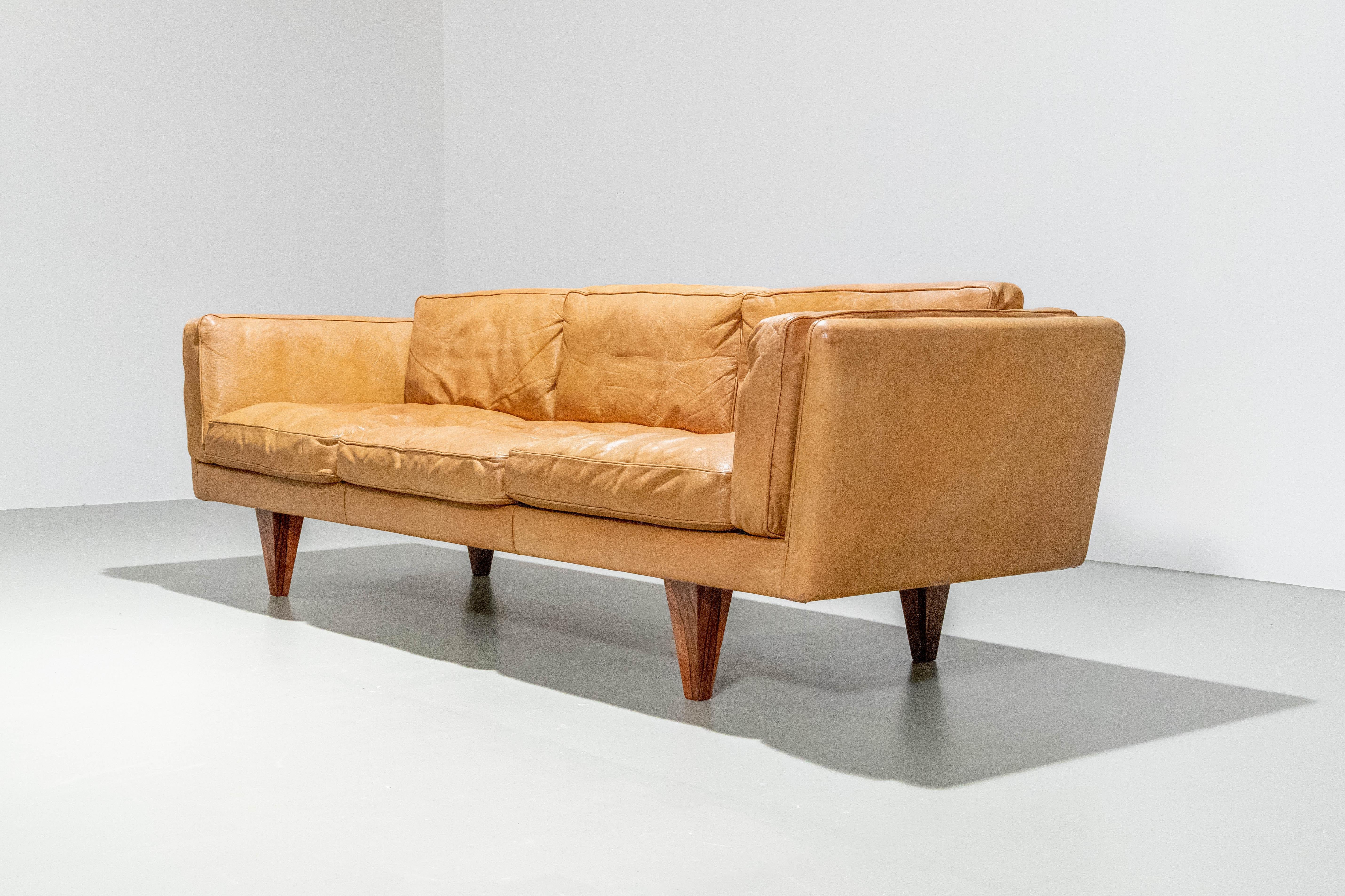 Illum Wikkelsø Three-Seat ‘V11’ Sofa by Holger Christiansen, Denmark, 1960s In Good Condition In Amsterdam, NL