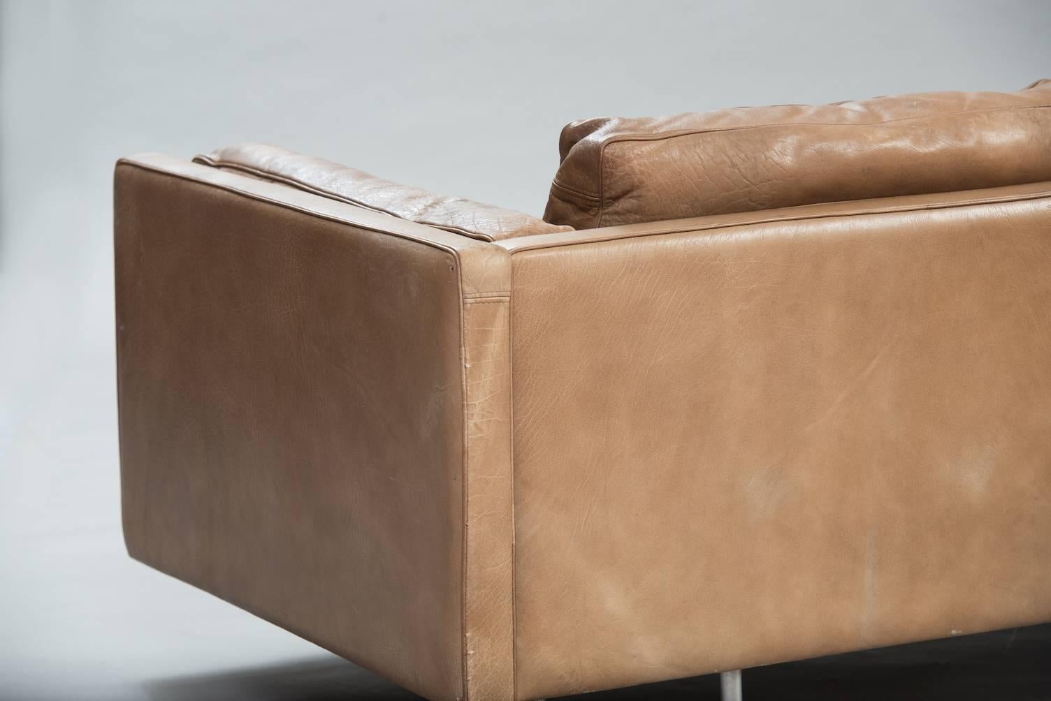 Illum Wikkelsø Three-Seat Sofa In Distressed Condition In Porto, PT