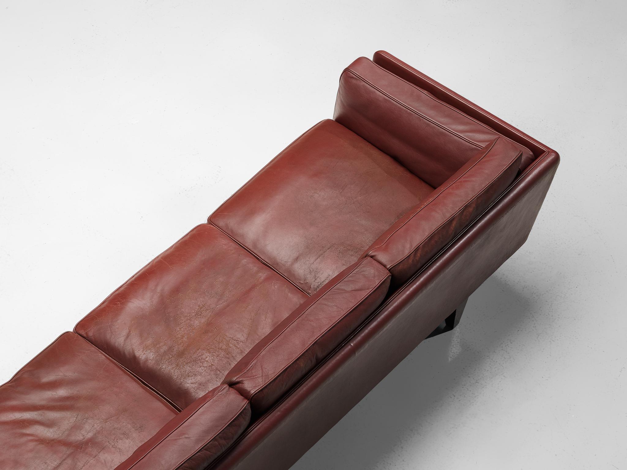 Illum Wikkelsø Three-Seat Sofa in Burgundy Leather Fully Restored In Good Condition In Waalwijk, NL
