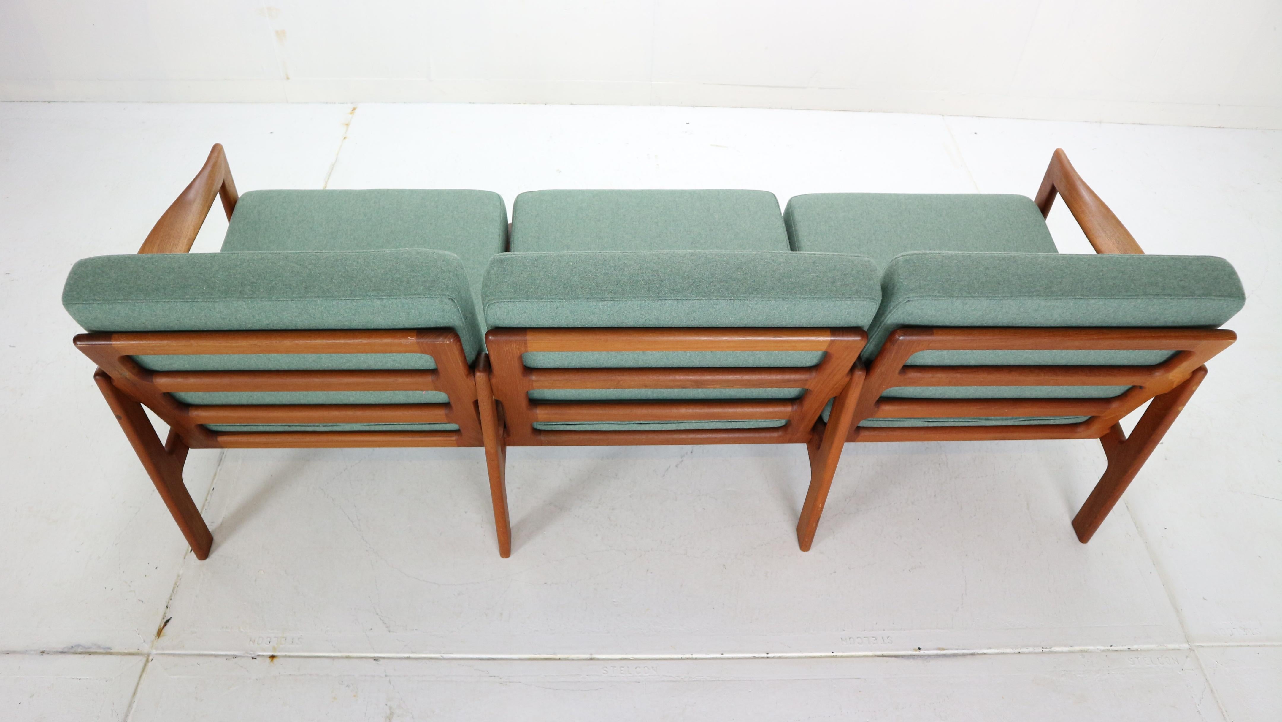 Illum Wikkelsø Three-Seat Teak Sofa for Niels Eilersen, 1960, Denmark 1