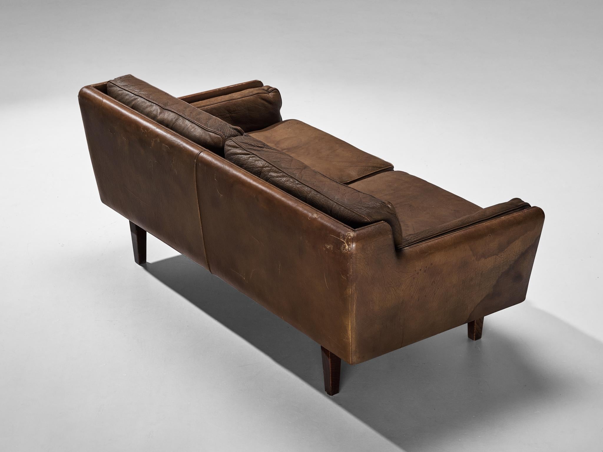 Illum Wikkelsø, two-seat sofa, leather, stained wood, Denmark, 1960s

A design by Illum Wikkelsø featuring modest and subtle lines and shapes that emphasize the clear construction of the design. The sofa rests on a well-proportioned base that lifts
