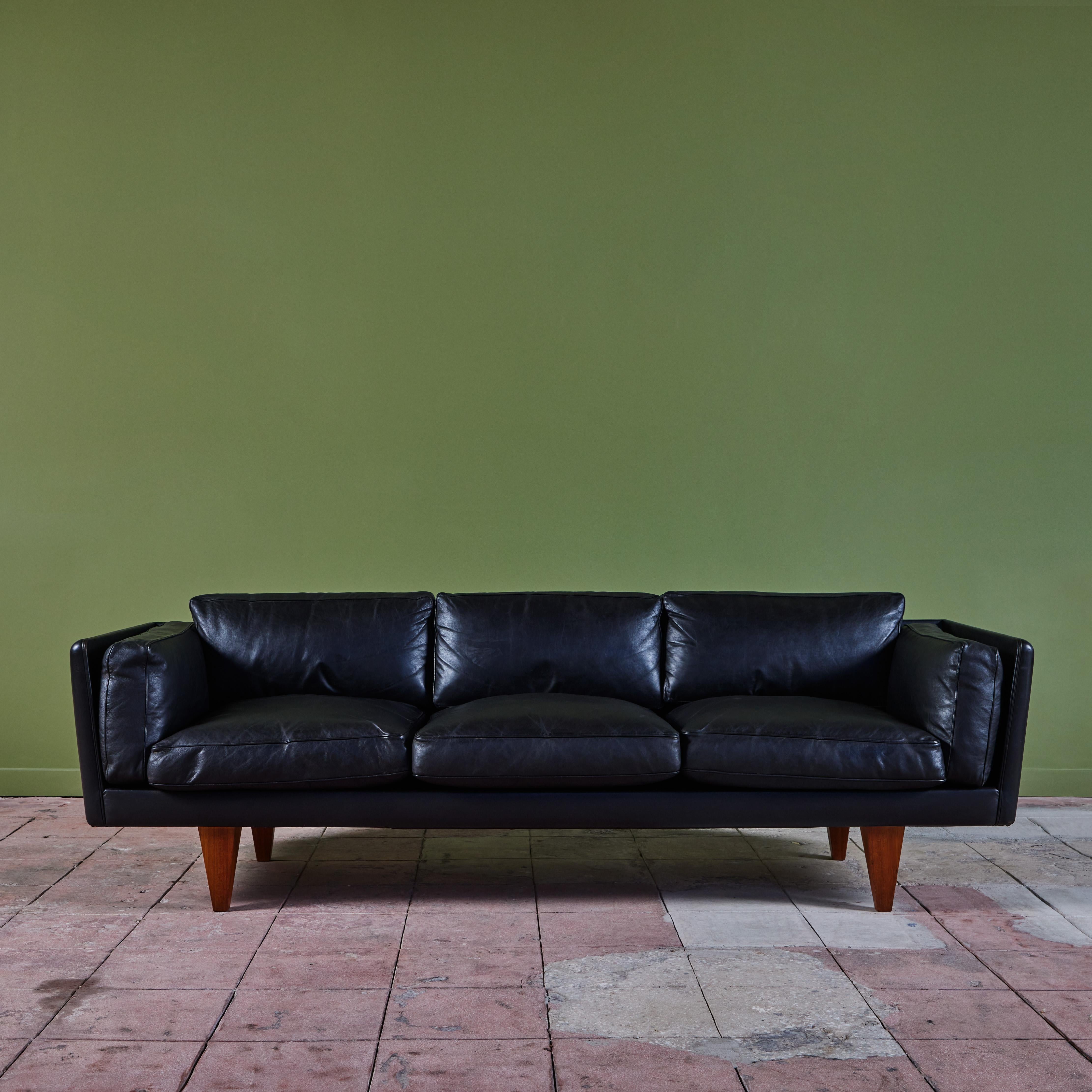 Mid-Century Modern Illum Wikkelsø V11 Sofa for Holger Christiansen