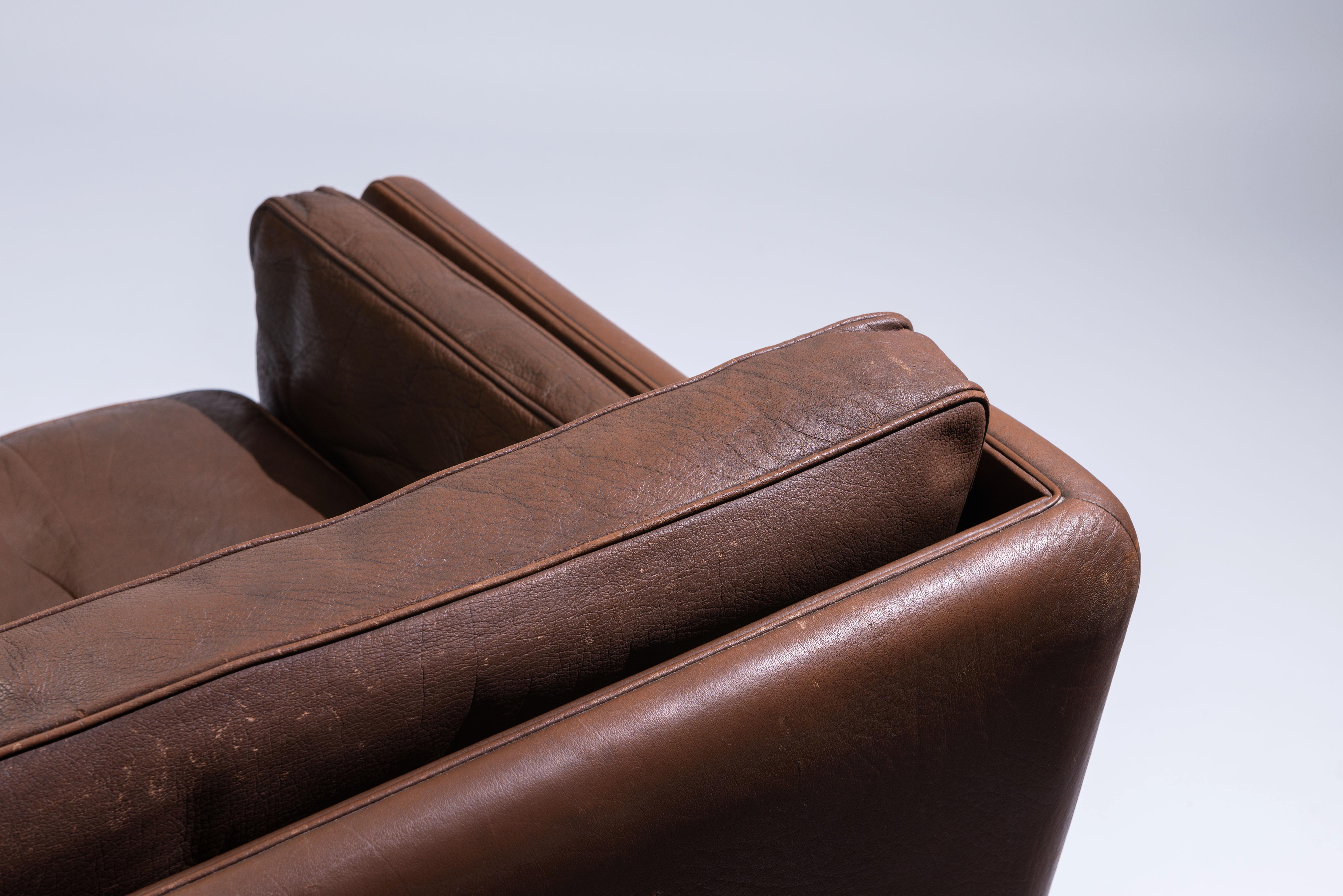 Illum Wikkelsø V11A Three-seat Leather Sofa, Denmark 1960s For Sale 5