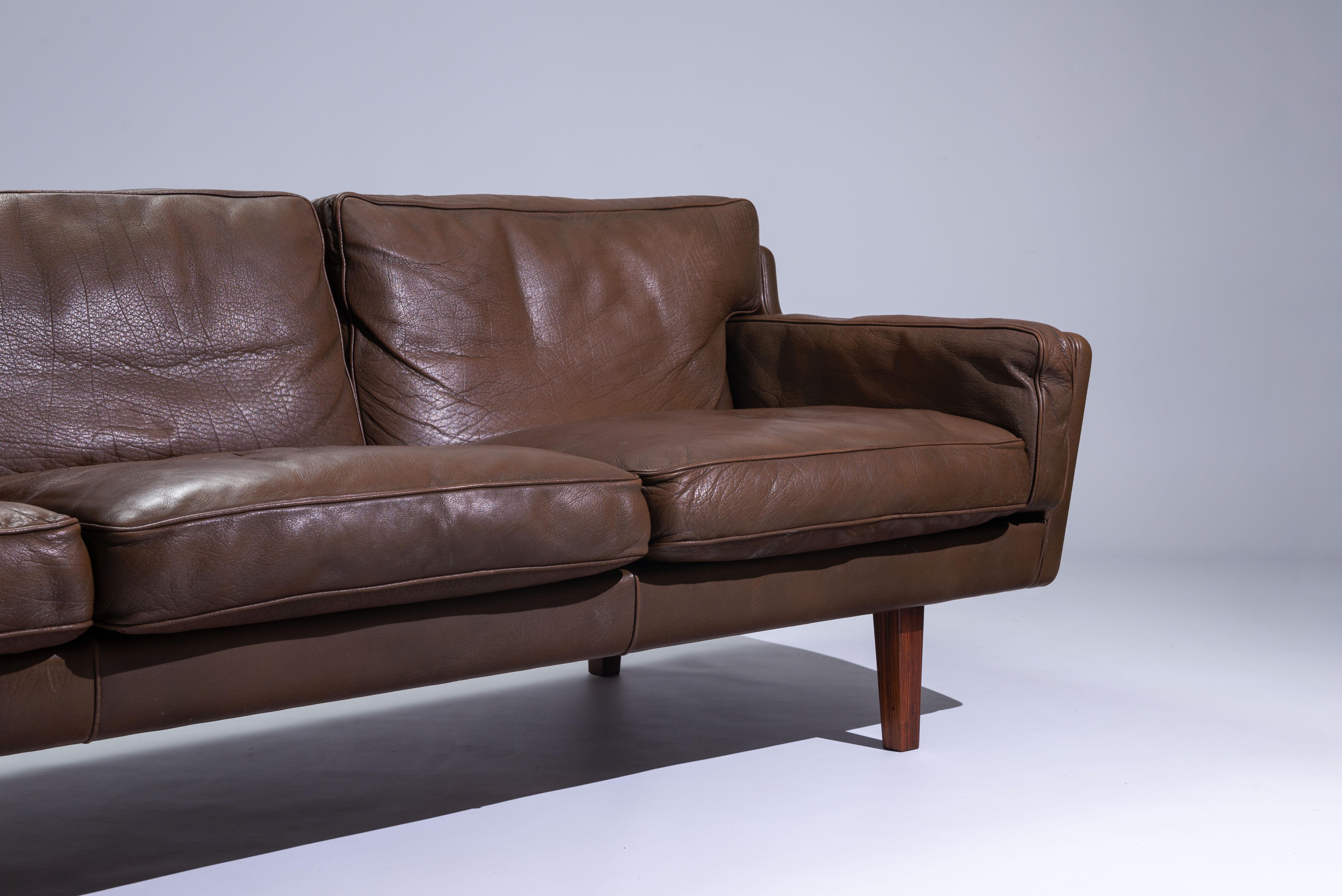 Illum Wikkelsø V11A Three-seat Leather Sofa, Denmark 1960s For Sale 11